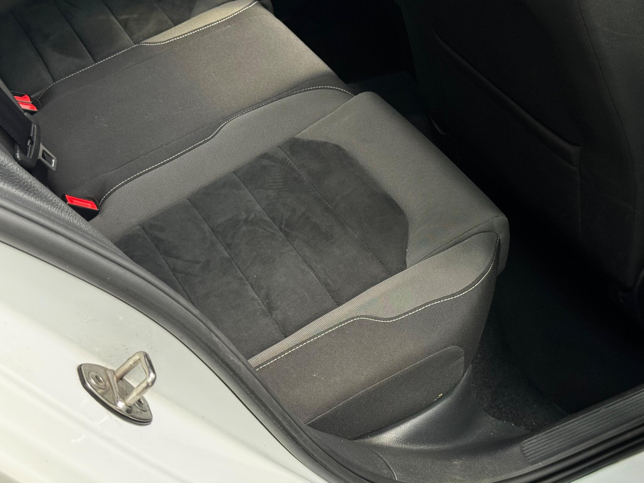 Volkswagen Golf view 20