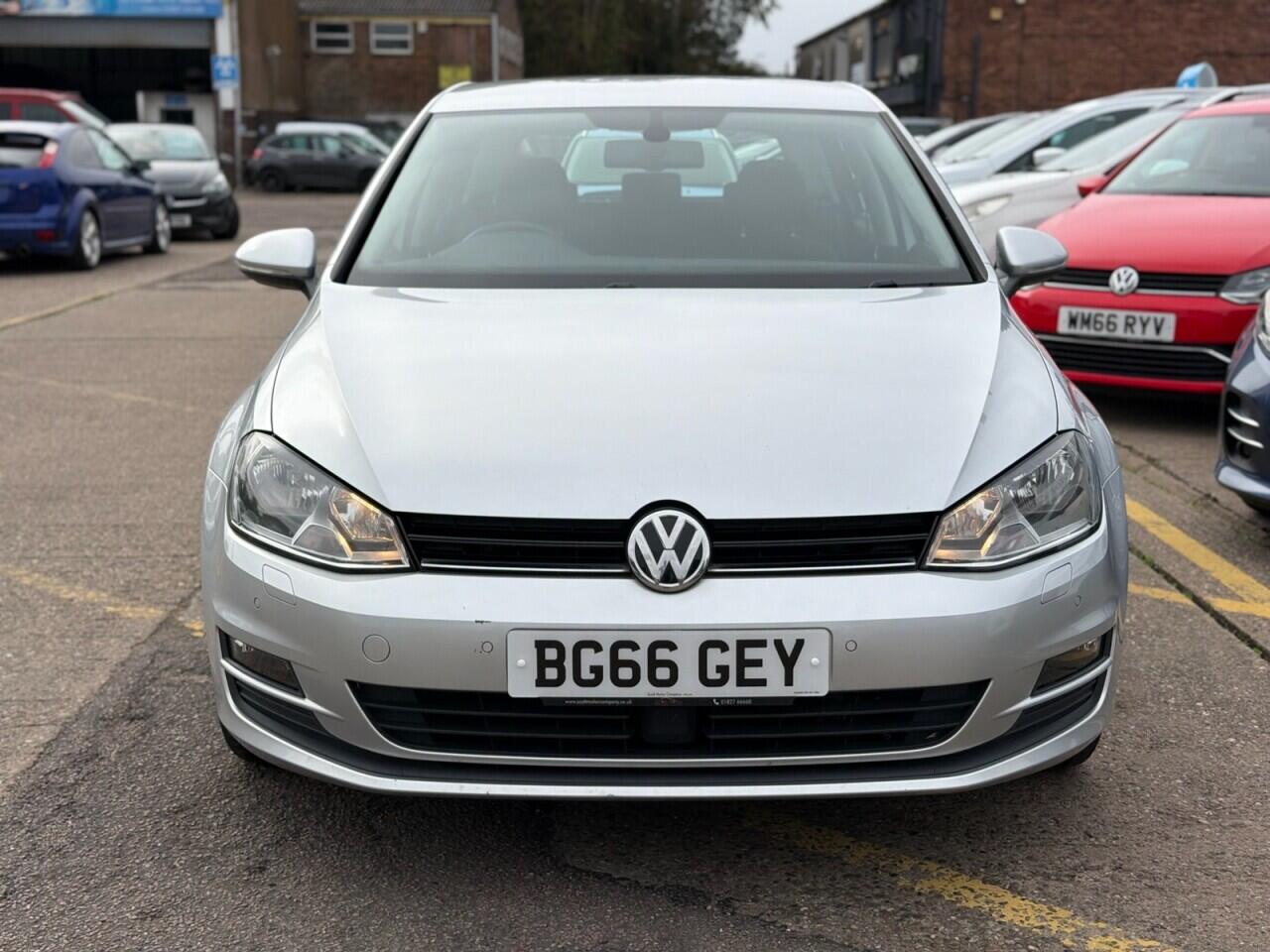 Volkswagen Golf view 17