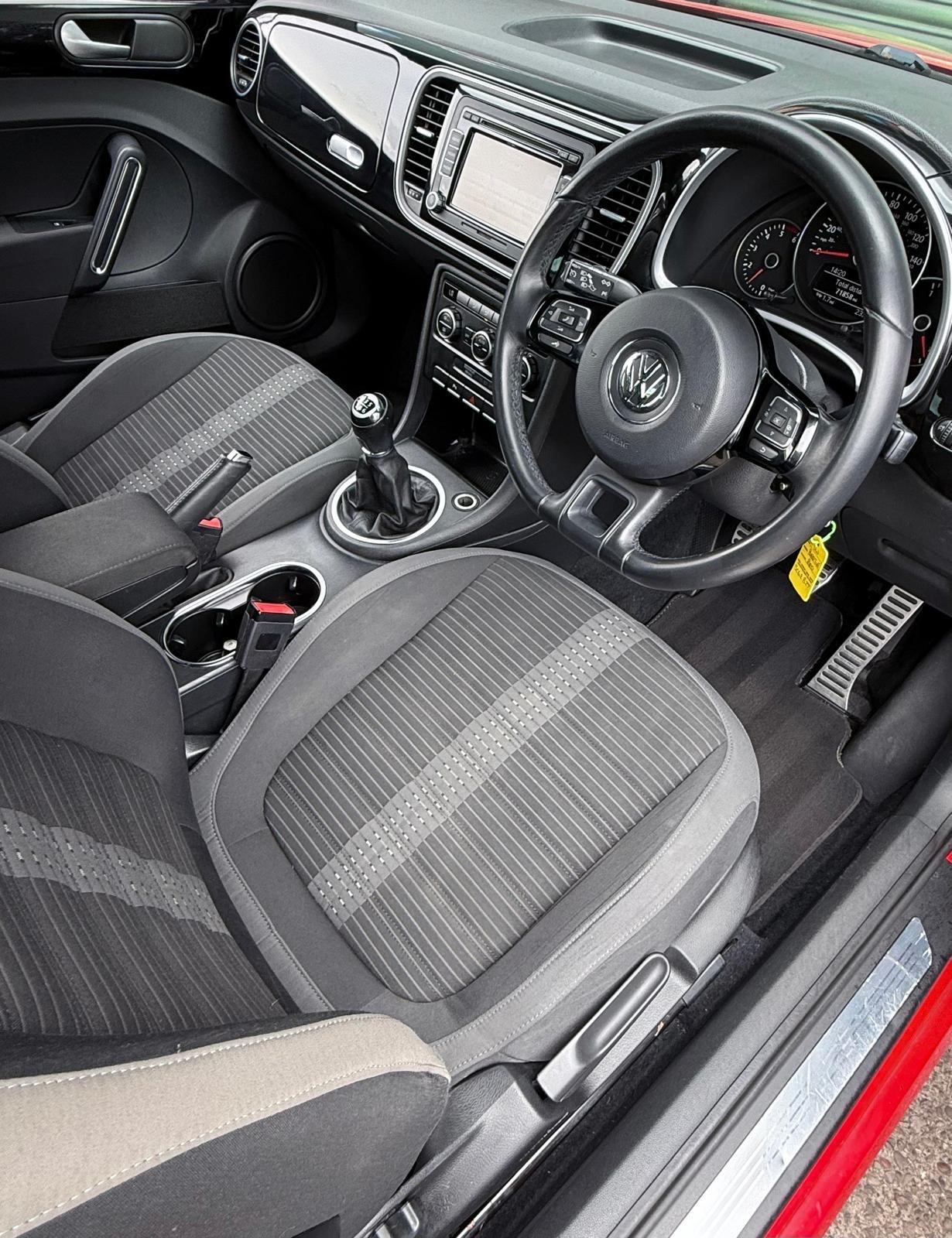 Volkswagen Beetle view 17