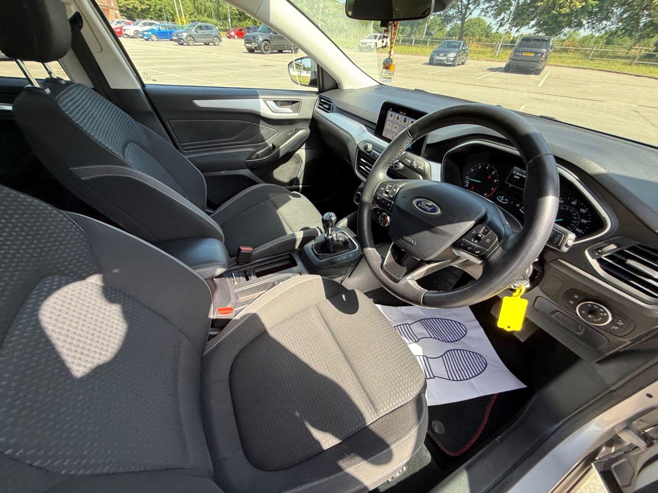 Ford Focus view 15