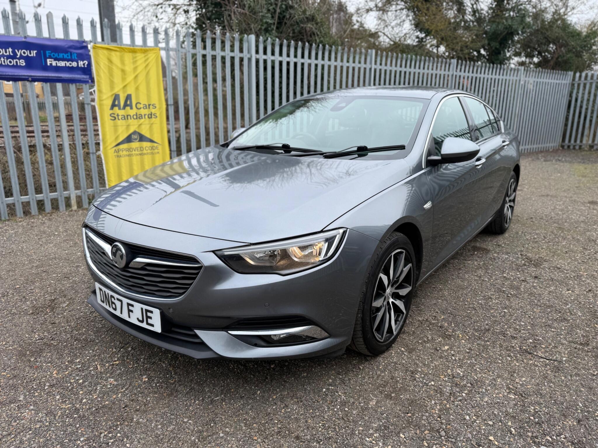 2017 Vauxhall Insignia image 3