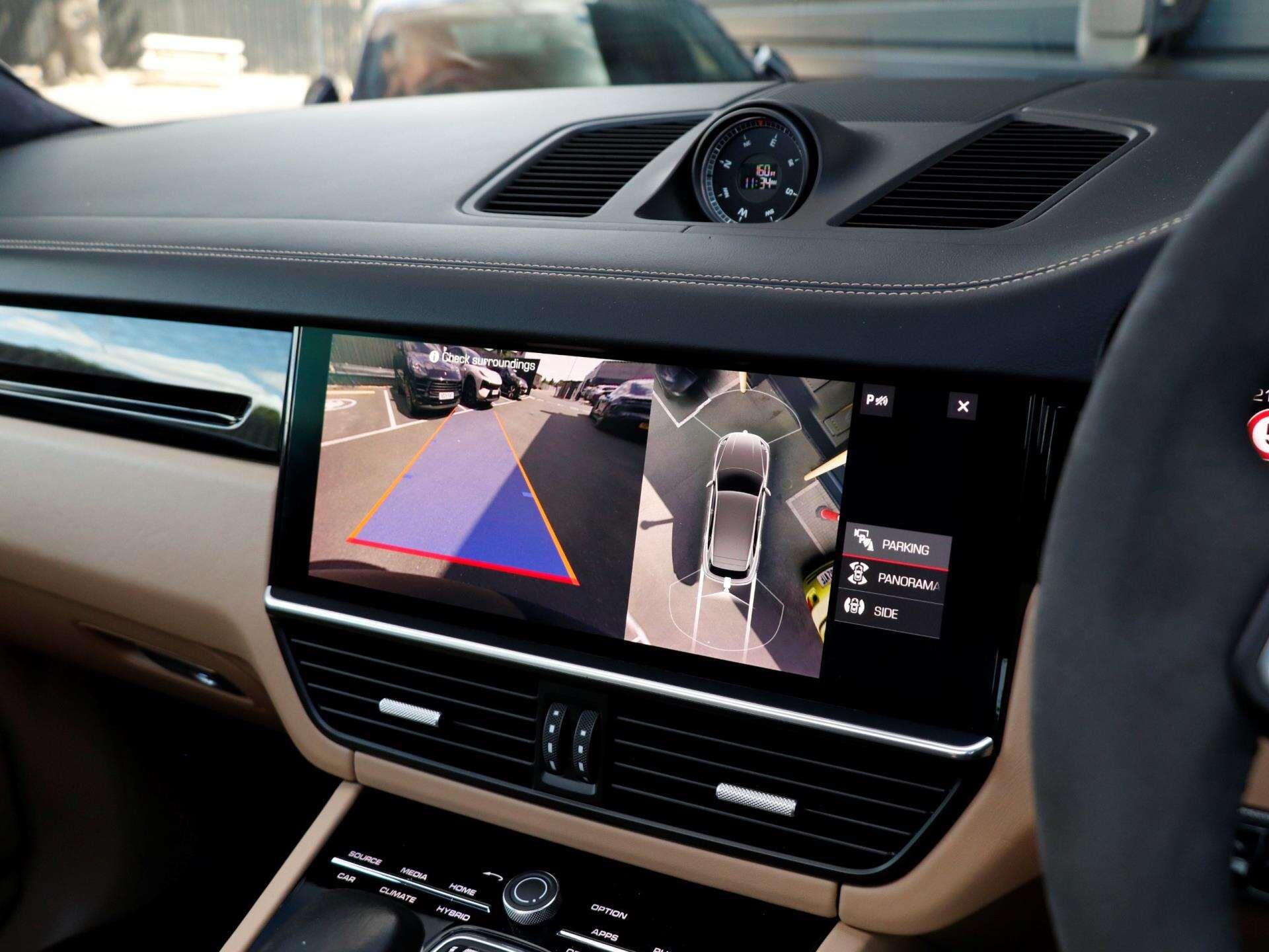 Porsche Cayenne view 16
