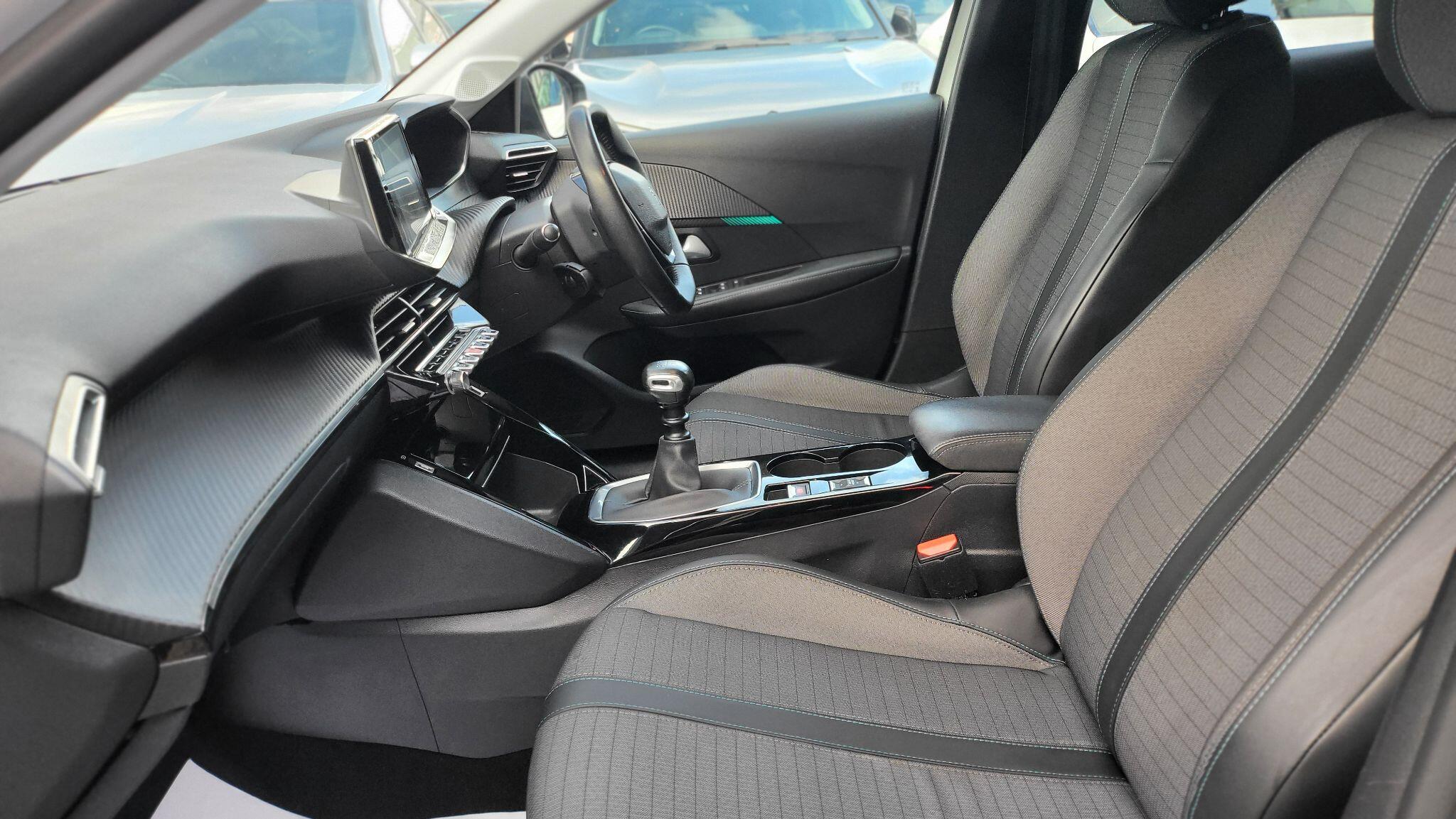 Peugeot 208 view 29