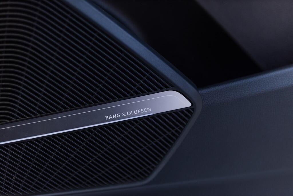 Audi SQ5 view 28