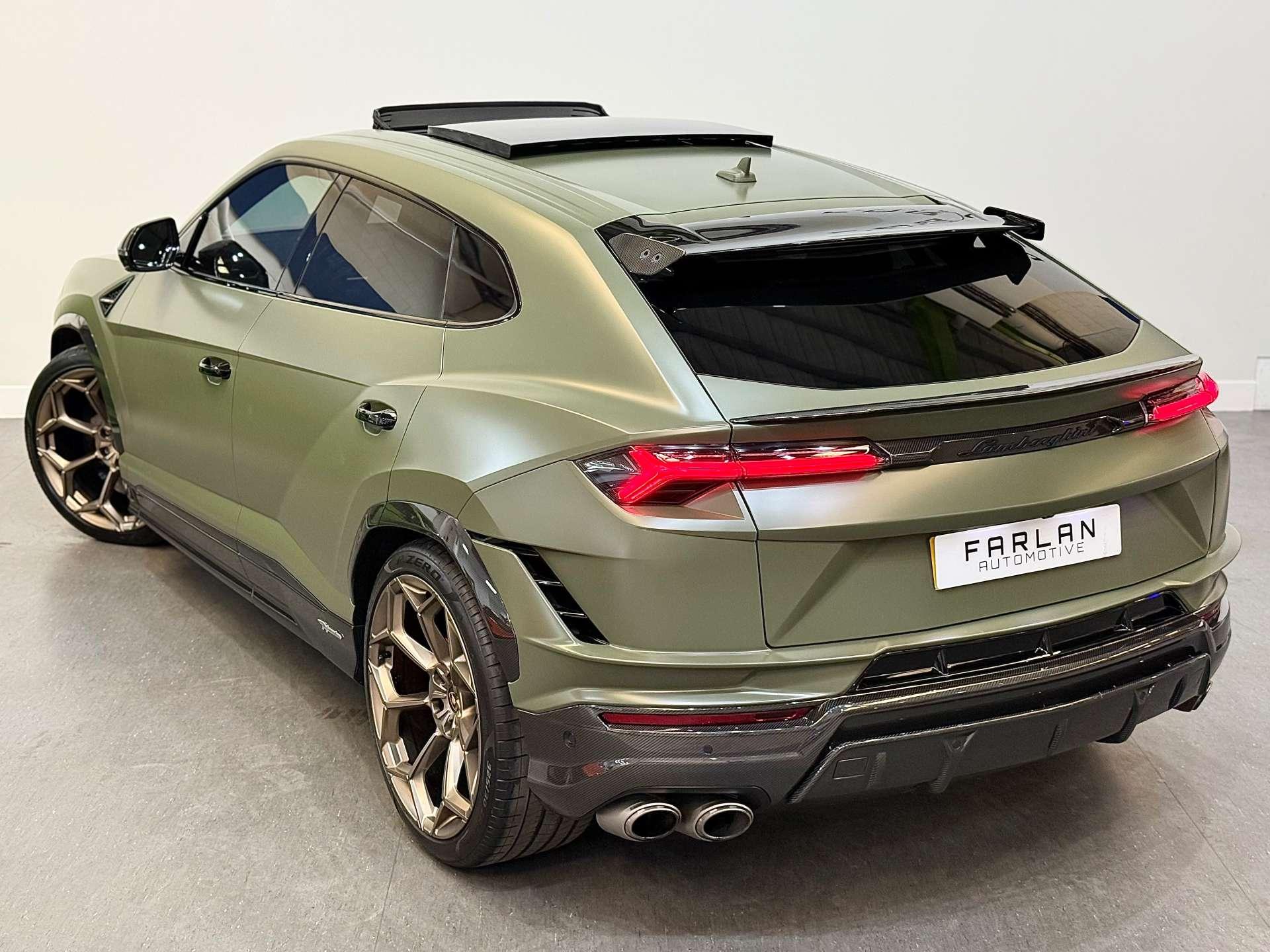 Lamborghini Urus view 31