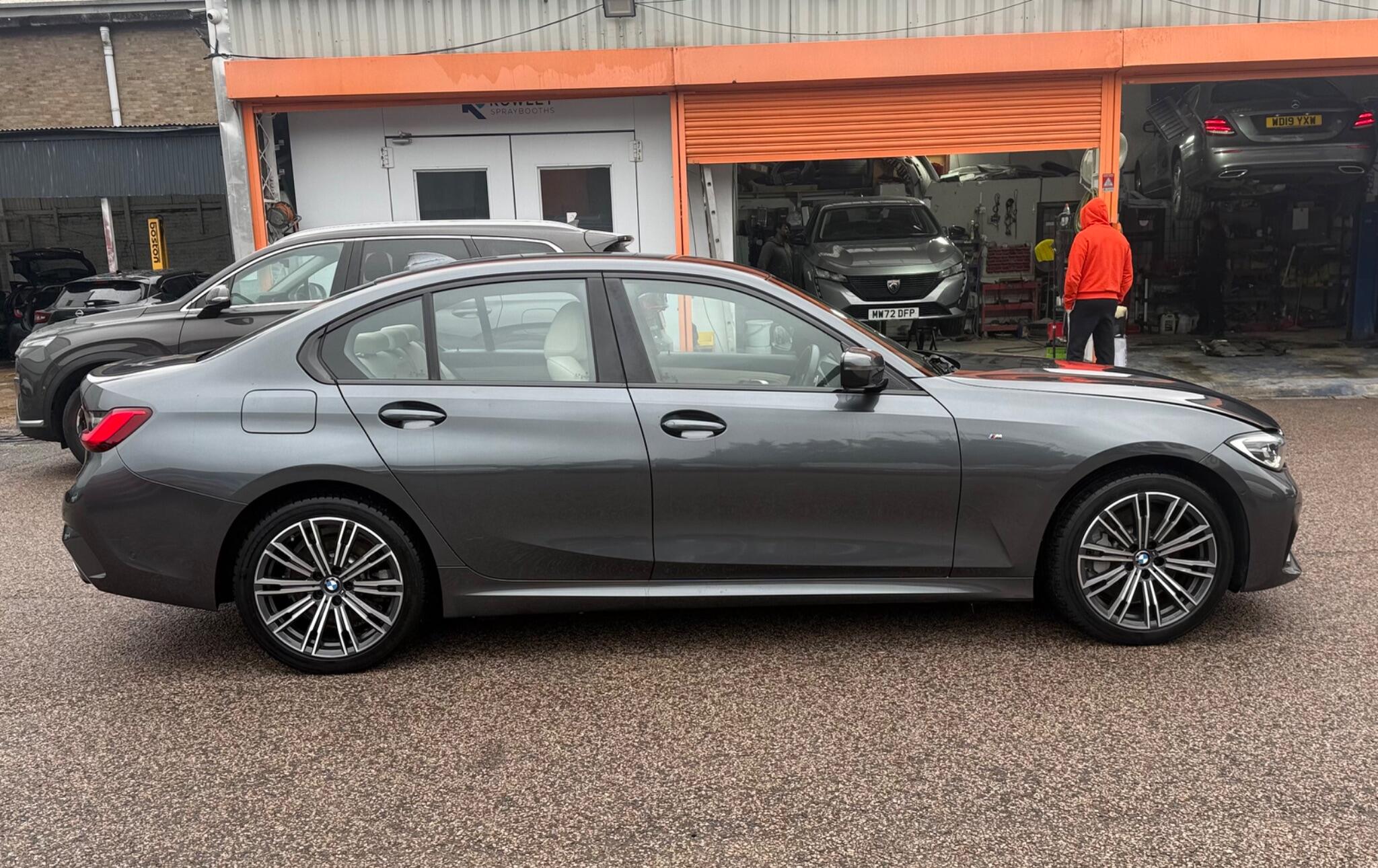 BMW 3 Series view 9