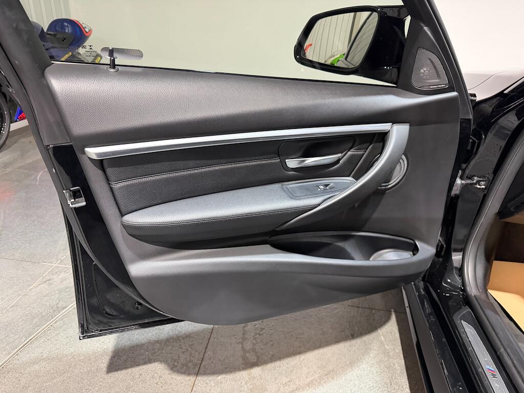 BMW 3 Series view 25