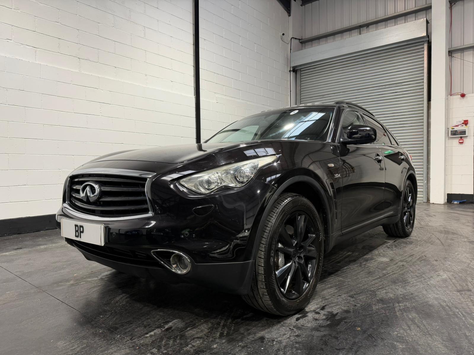 Infiniti QX70 view 7