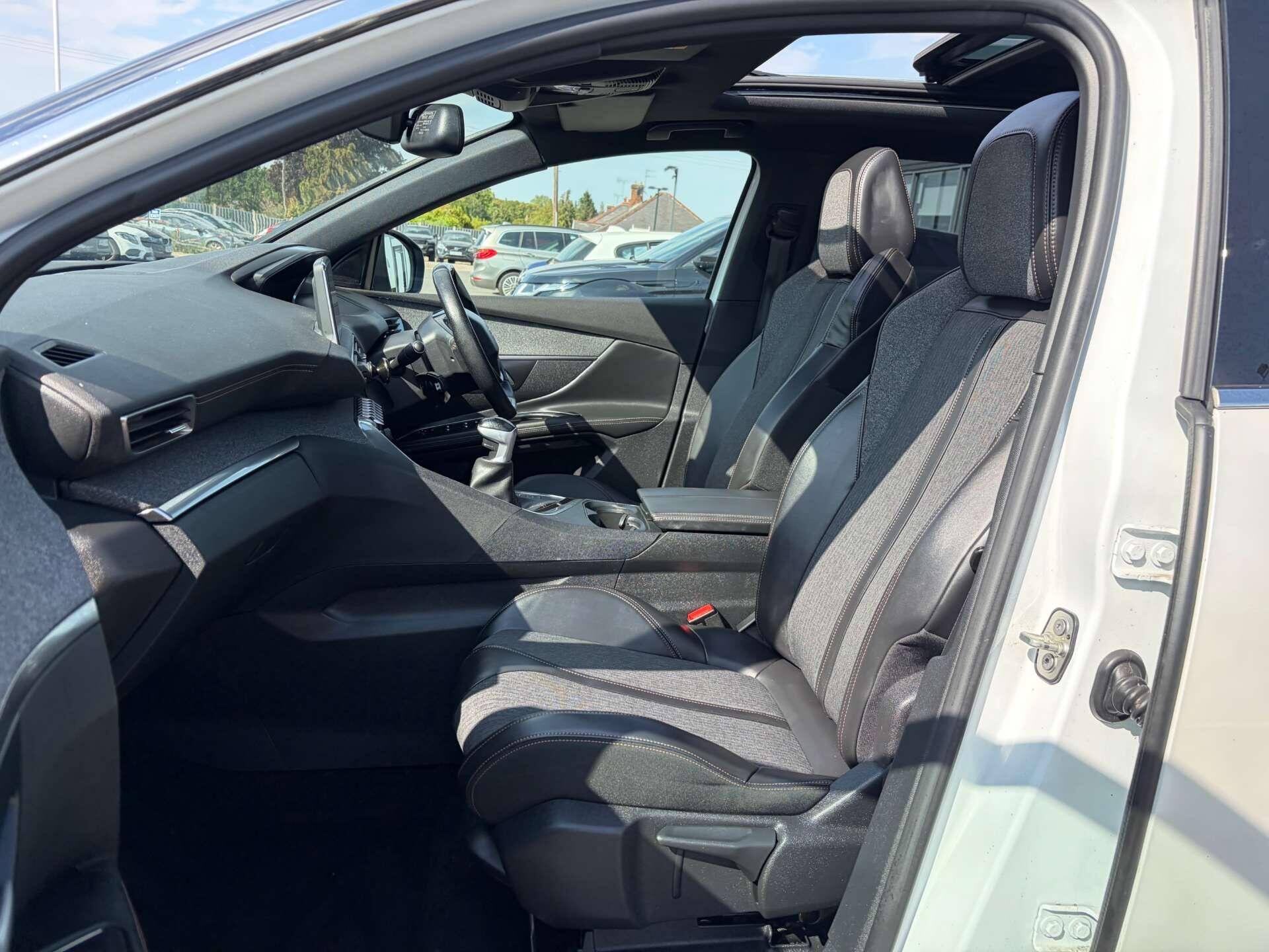 Peugeot 5008 view 15