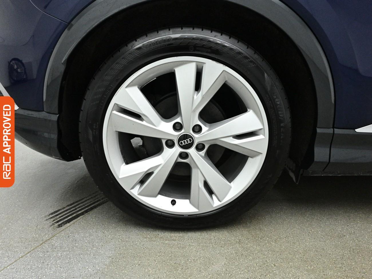 Audi Q4 e-tron view 16