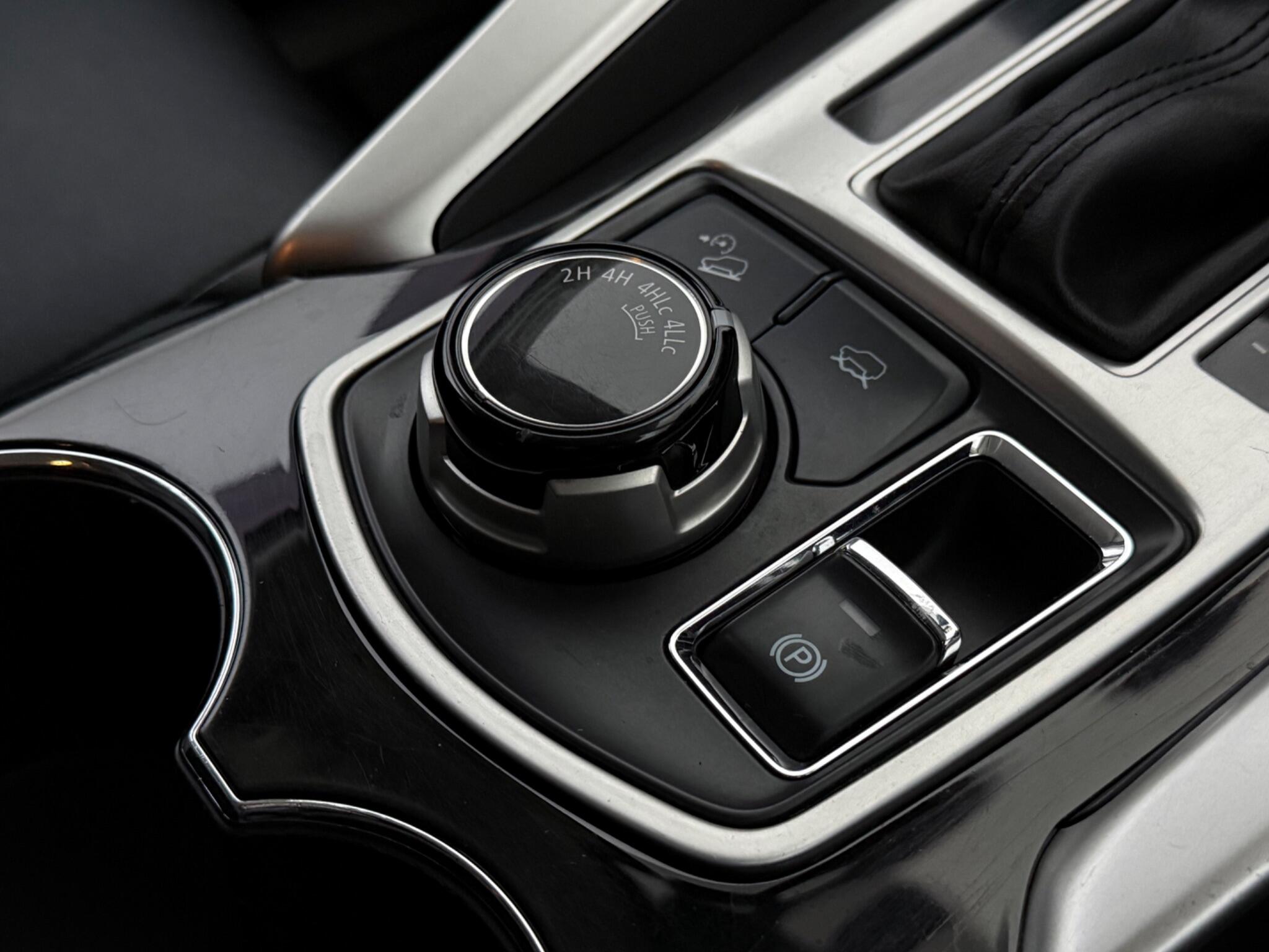 Mitsubishi Shogun Sport view 22