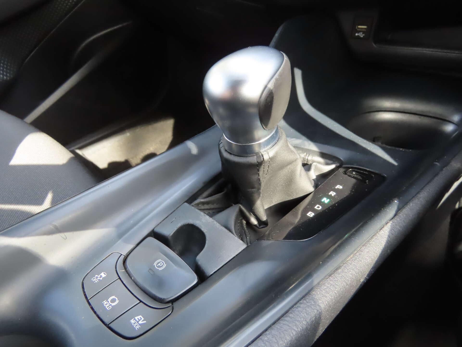 Toyota C-HR view 12