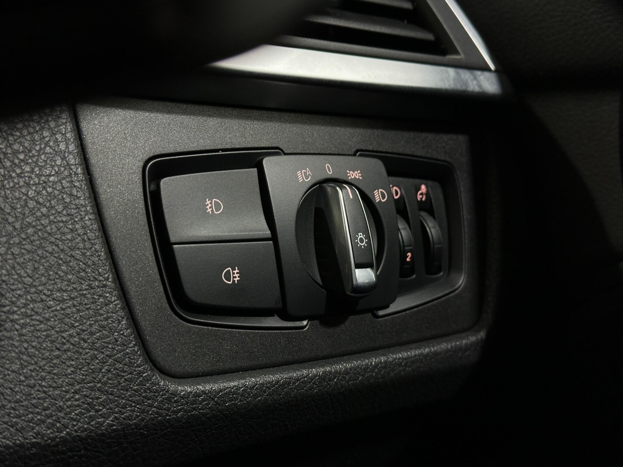BMW 3 Series view 18