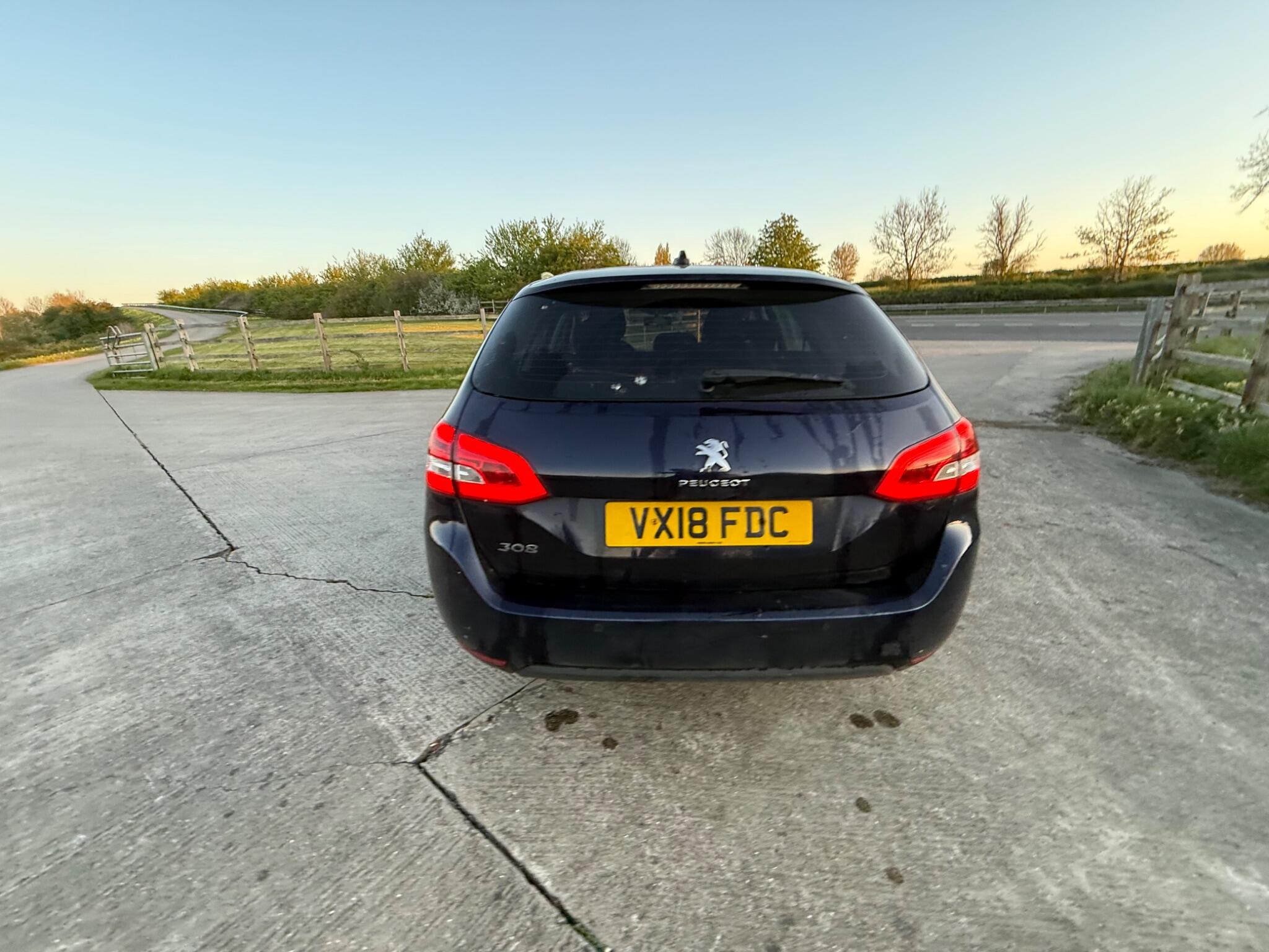 Peugeot 308 SW 1.6 BlueHDi Access Euro 6 (s/s) 5dr — photo 17 of 84
