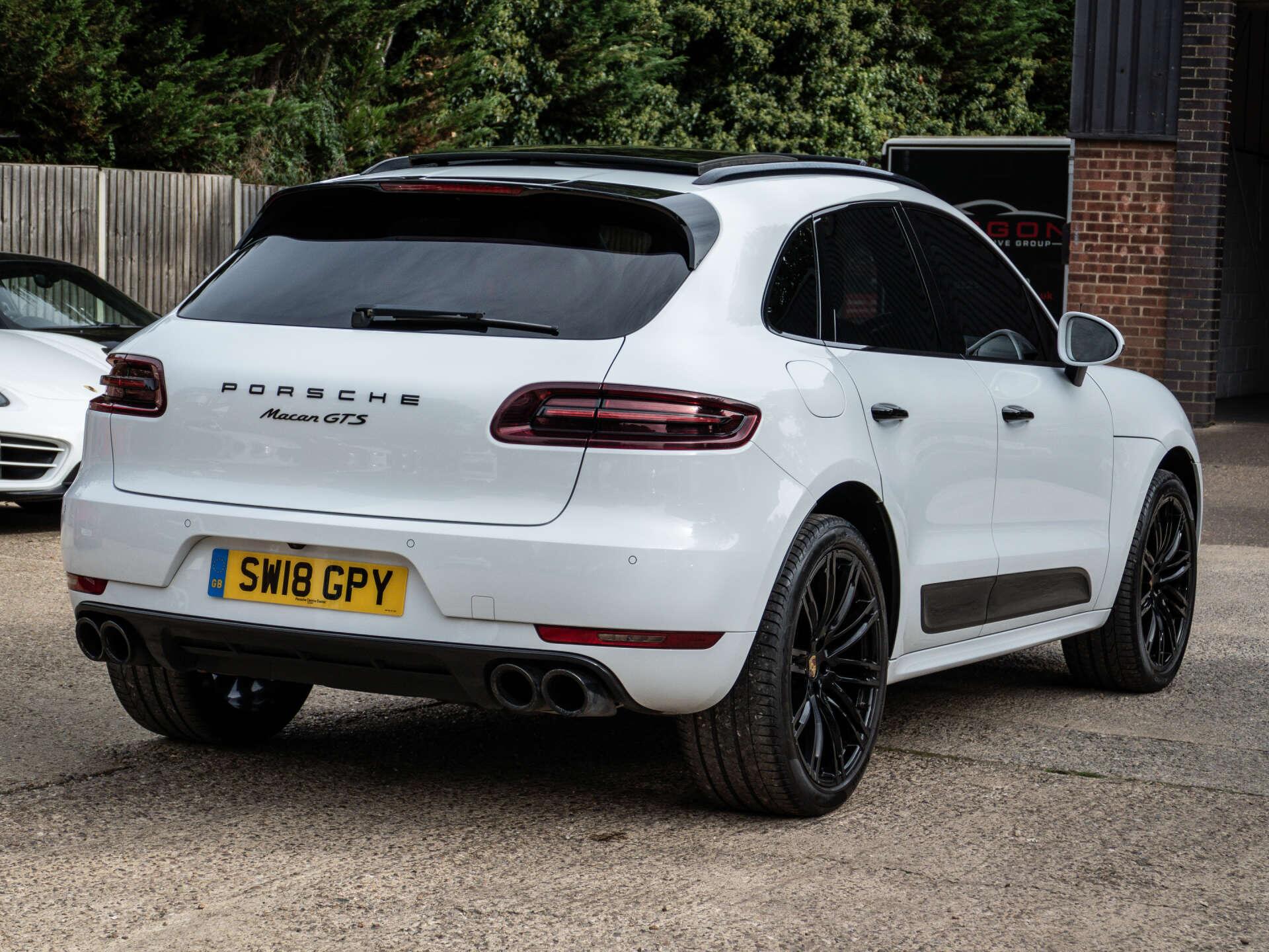 Porsche Macan view 17