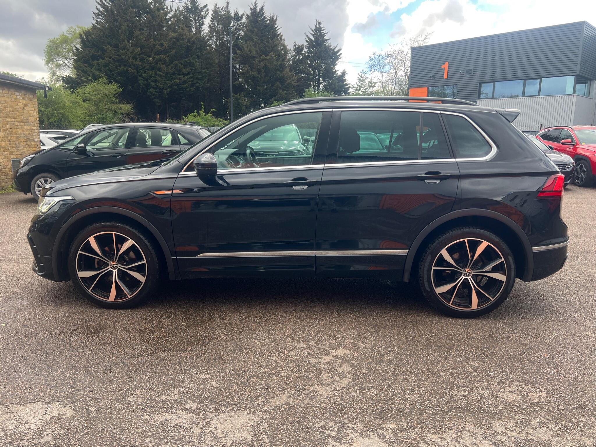 Volkswagen Tiguan view 6