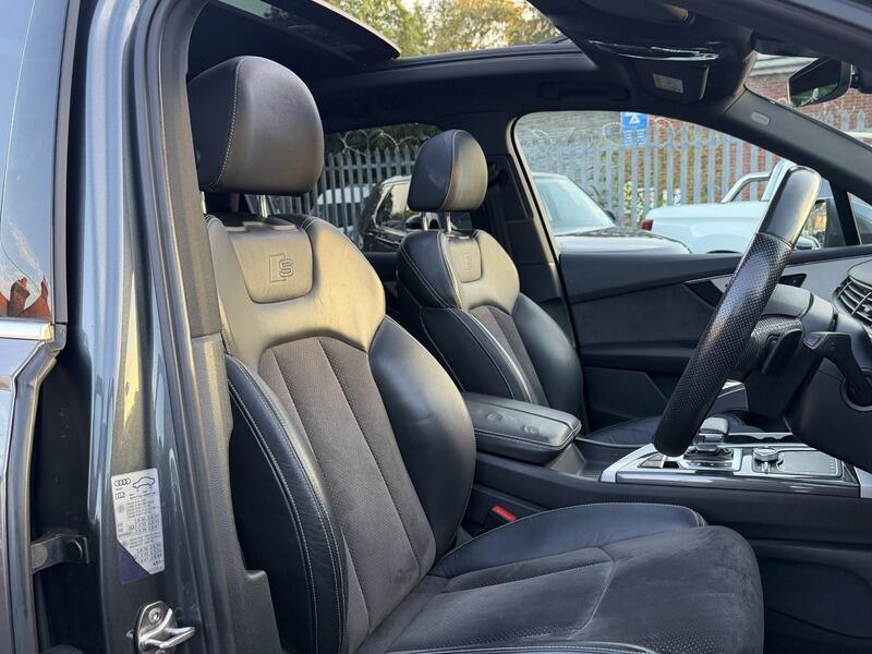 Audi Q7 view 27
