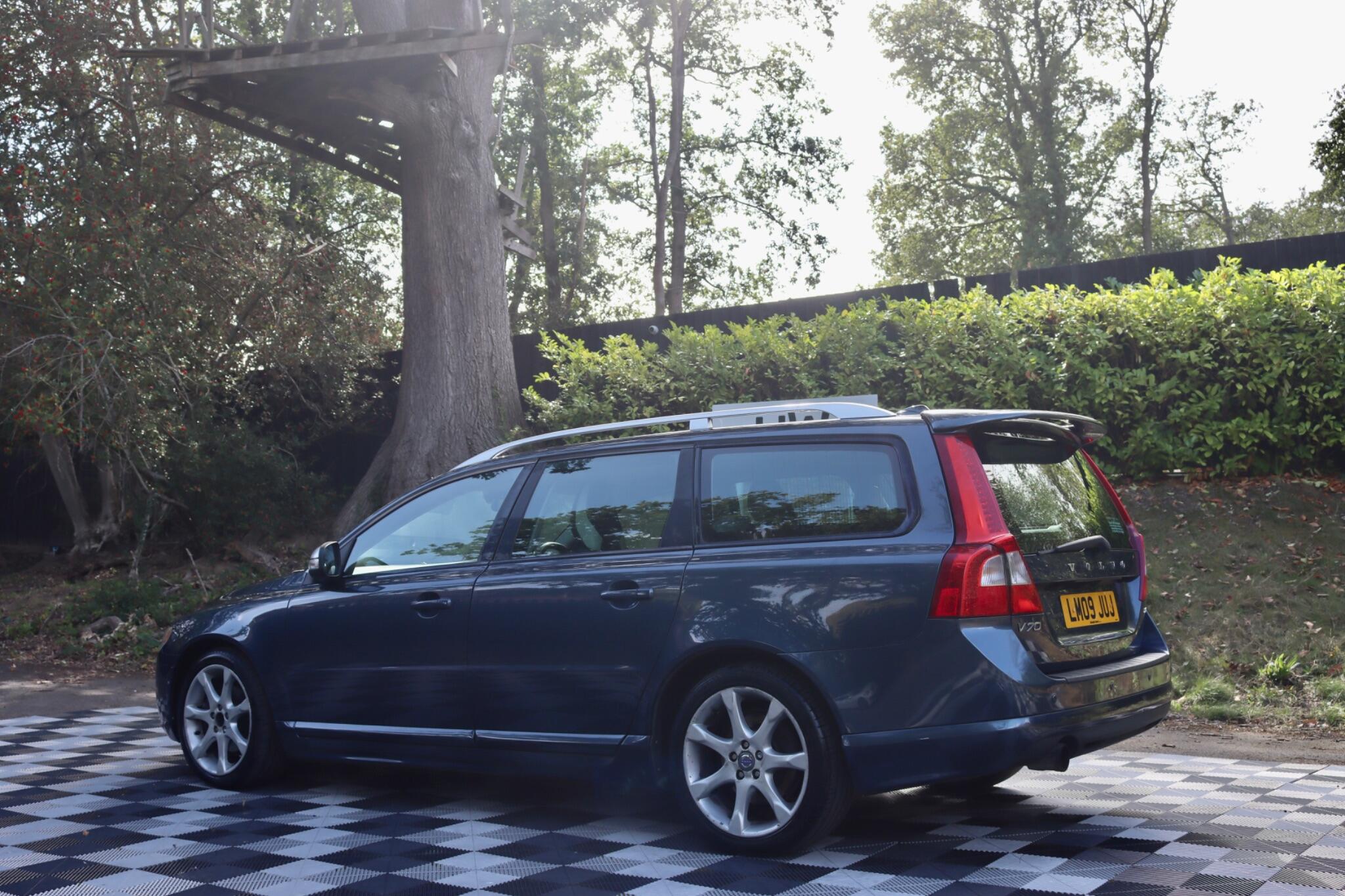 Volvo V70 view 17