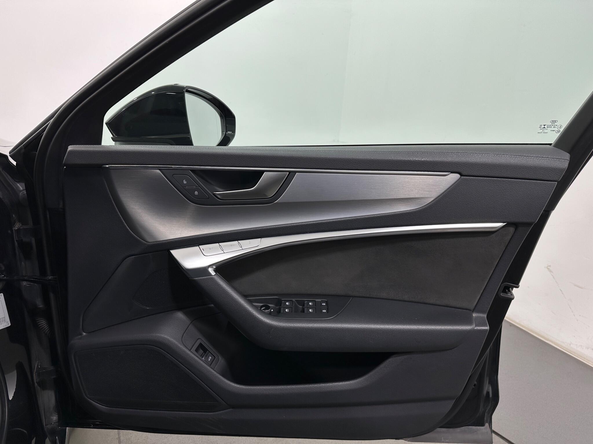 Audi A6 view 34