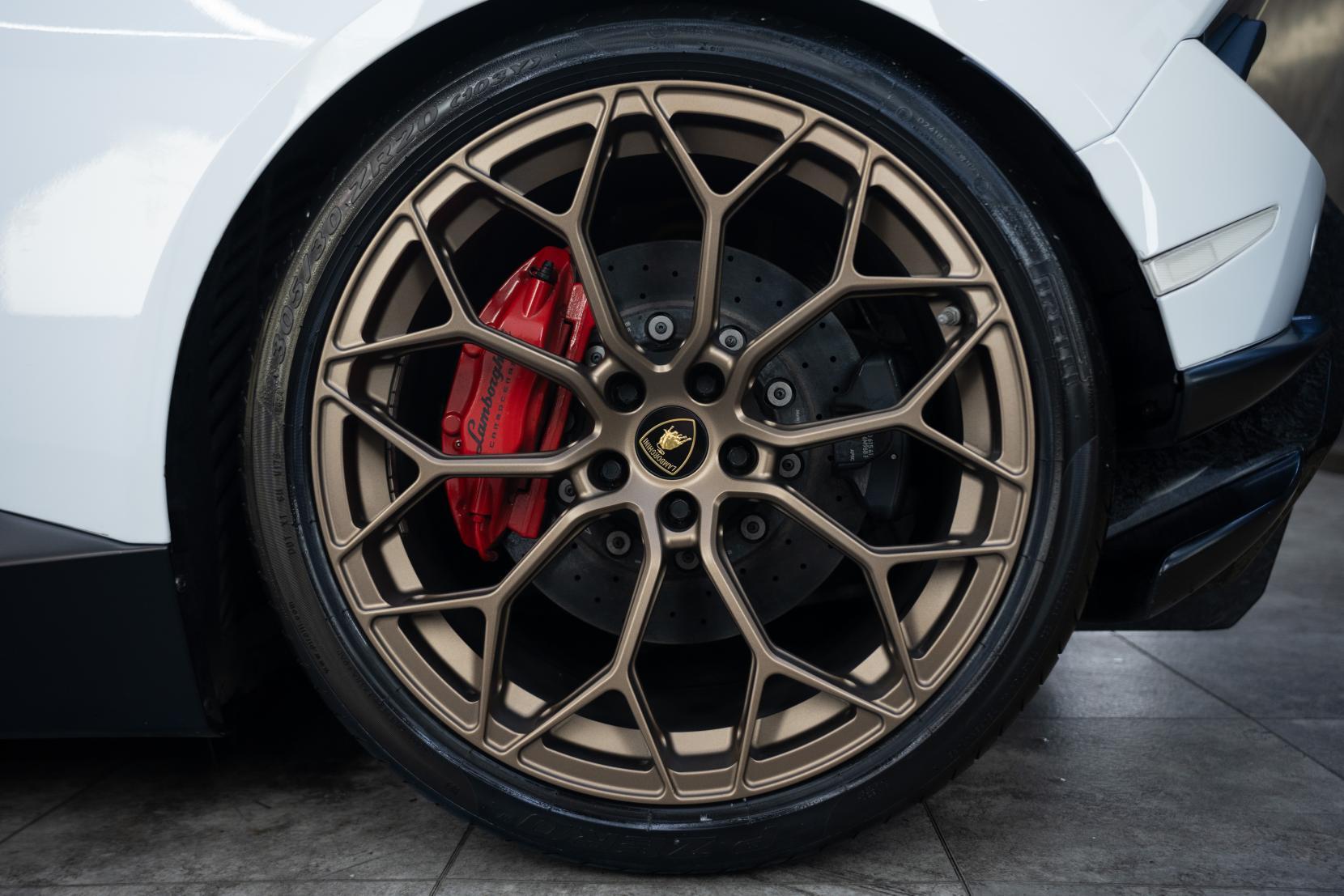 Lamborghini Huracan view 11