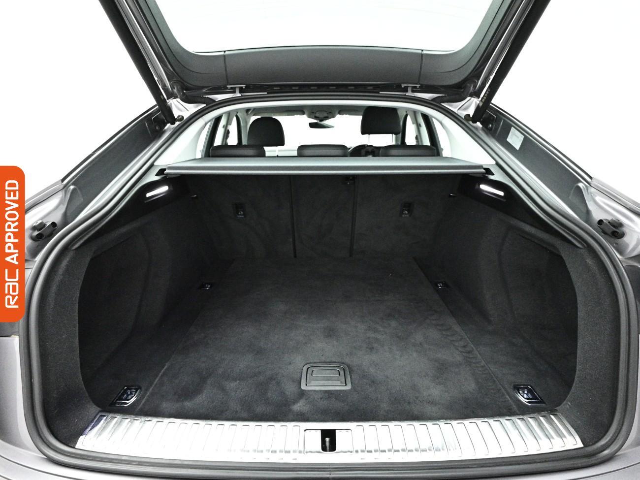 Audi E-Tron view 26