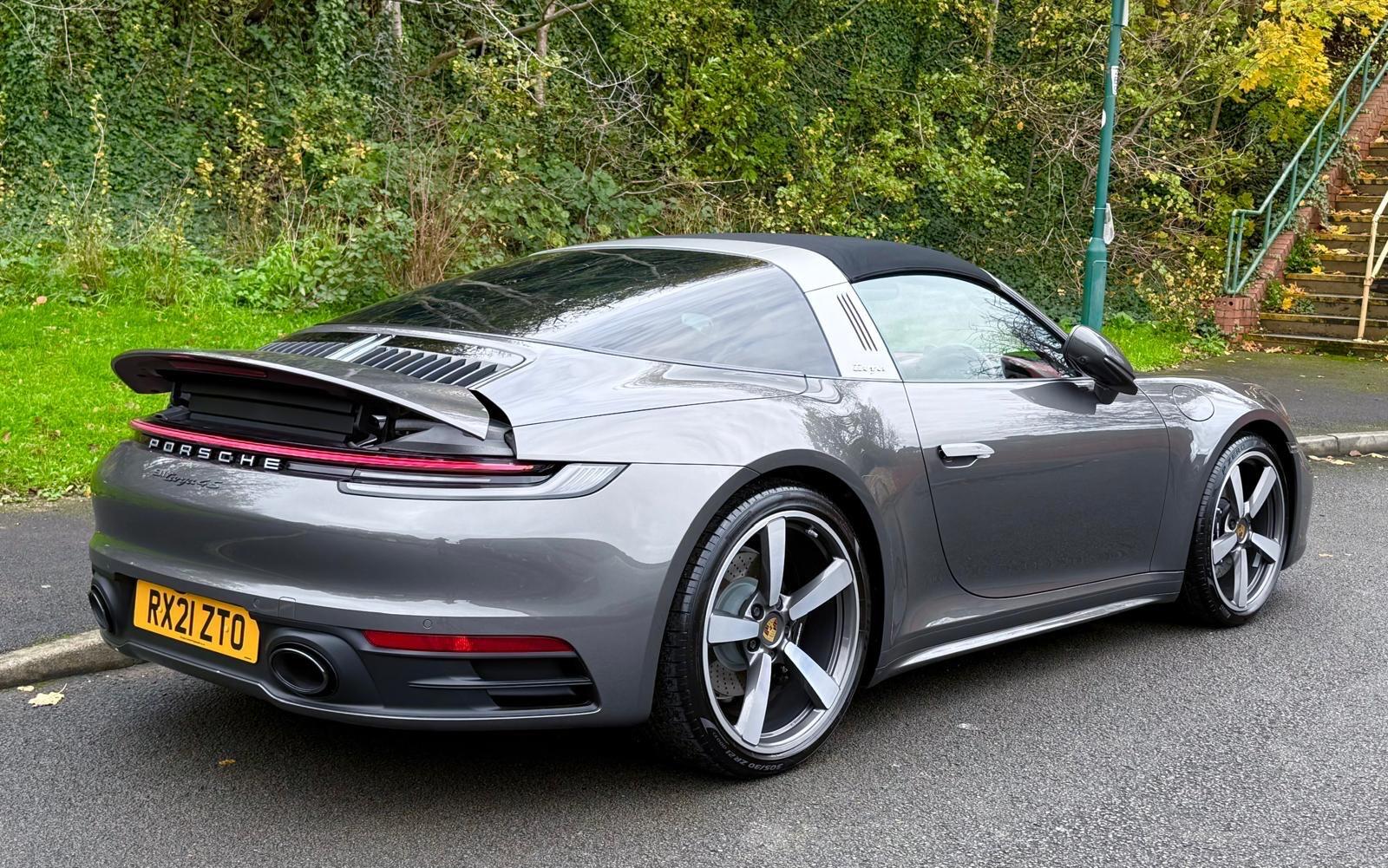 Porsche 911 view 9