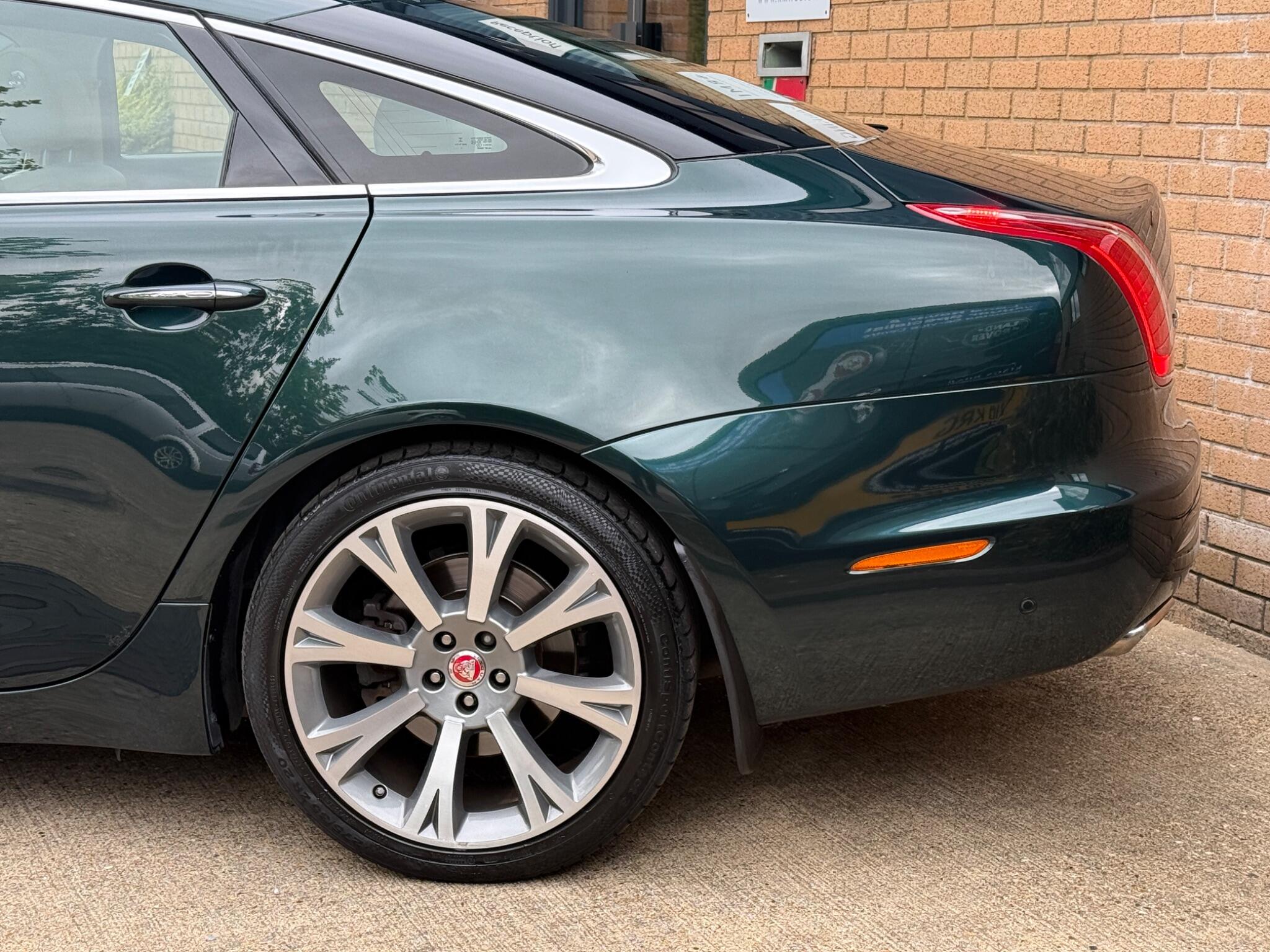Jaguar XJ view 15