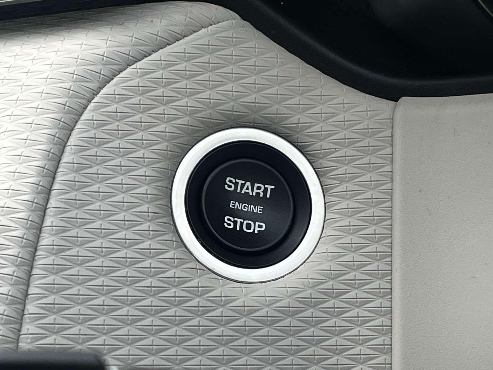Land Rover Range Rover Velar view 24