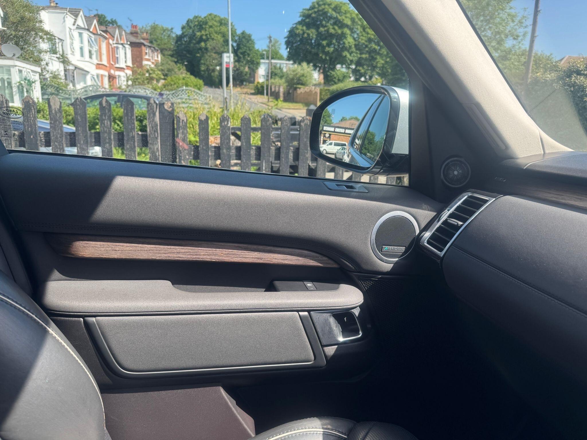 Land Rover Discovery view 15