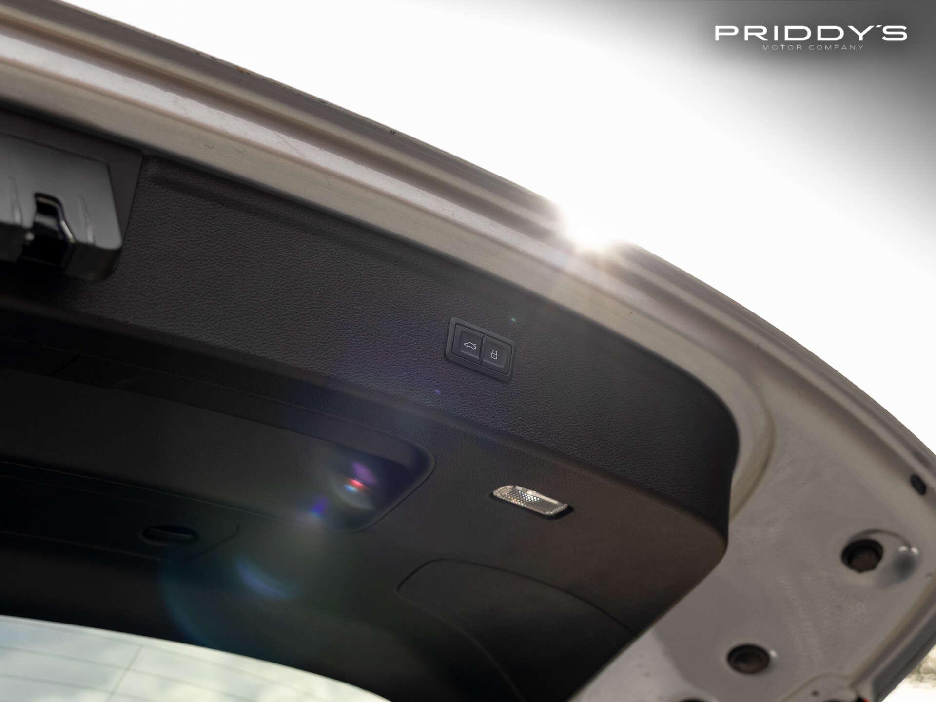 Audi Q5 view 24