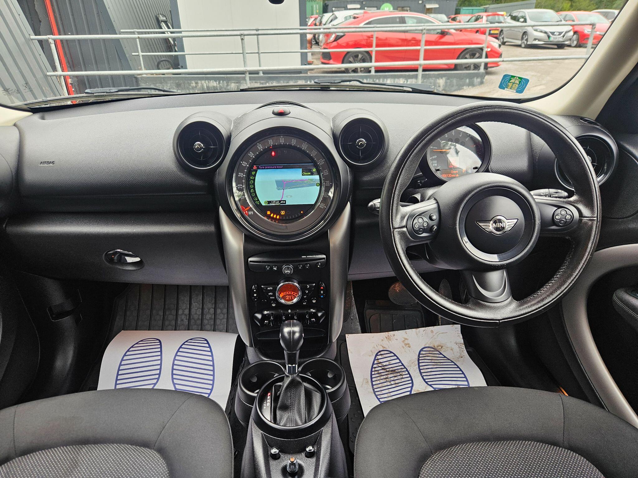 2016 MINI Countryman image 18