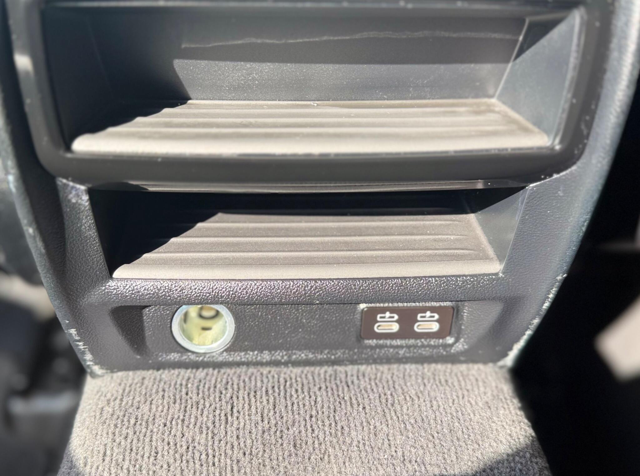 BMW 5 Series view 19