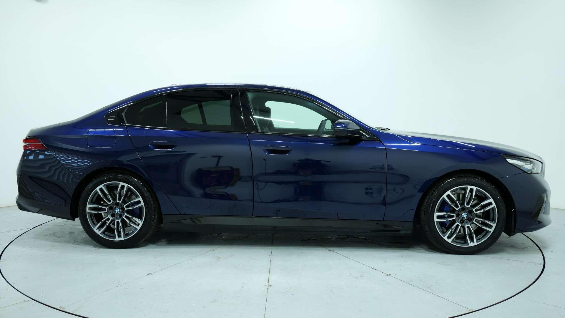 BMW 5 Series view 3