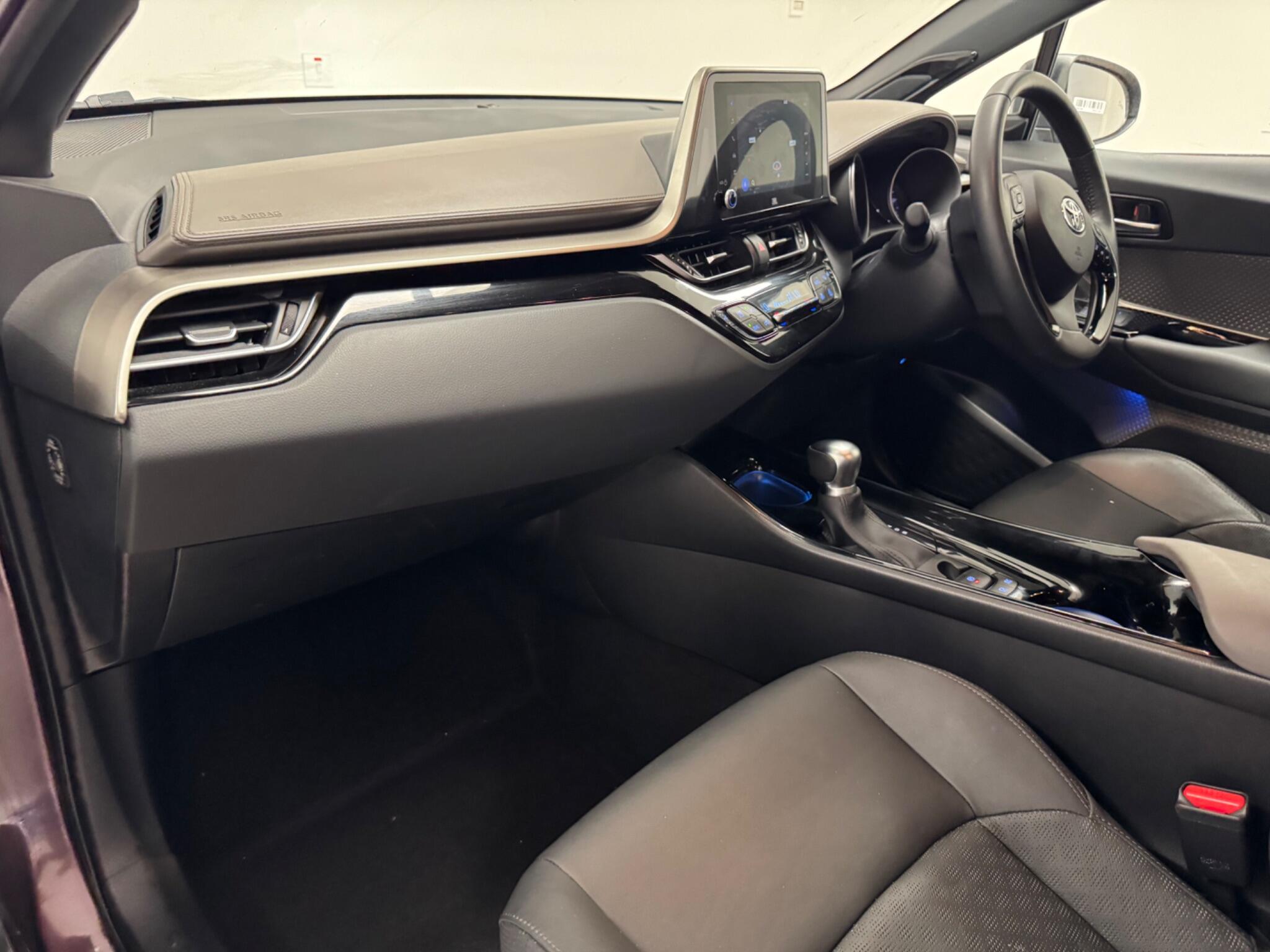 Toyota C-HR view 15