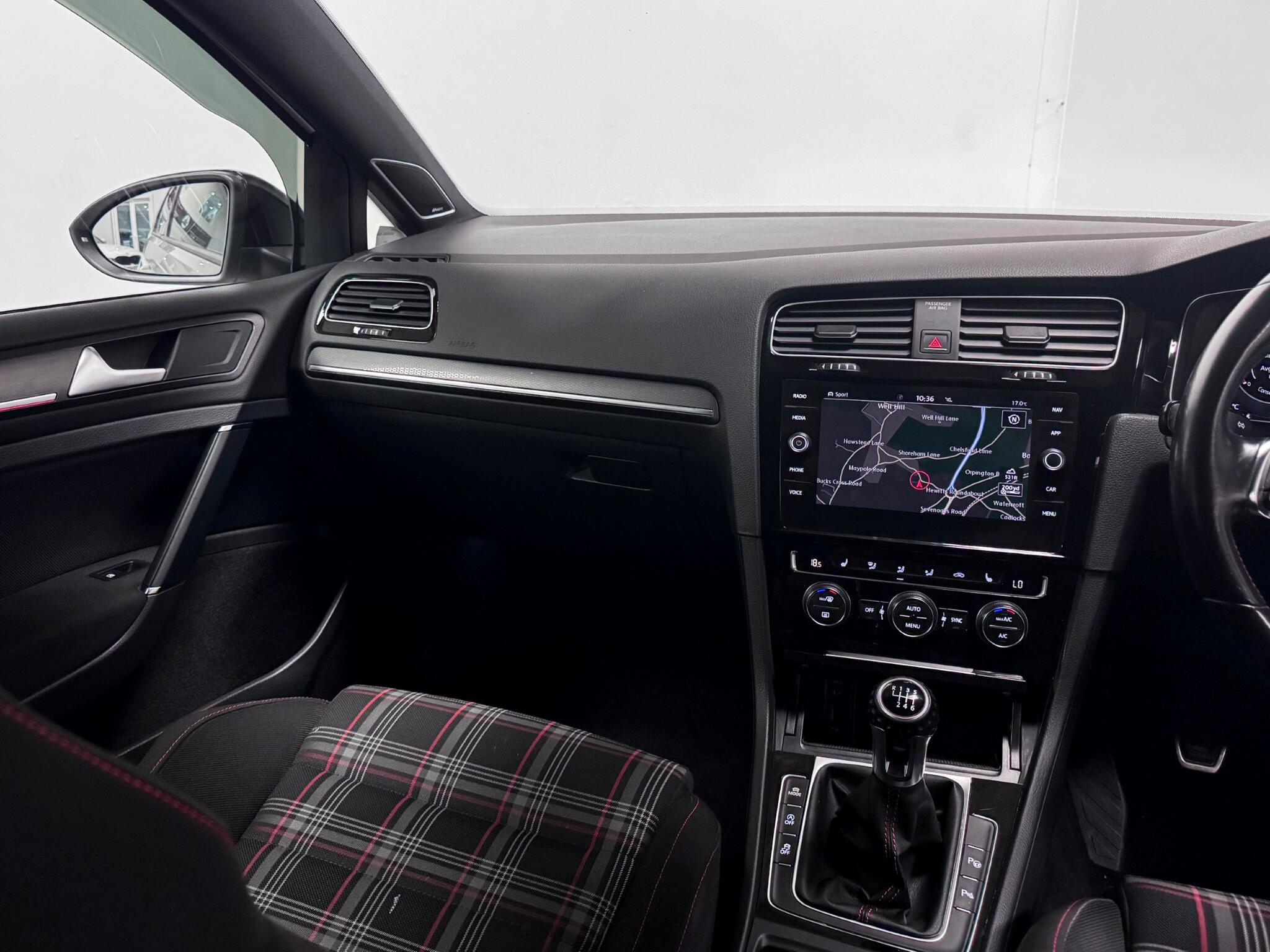 Volkswagen Golf view 16