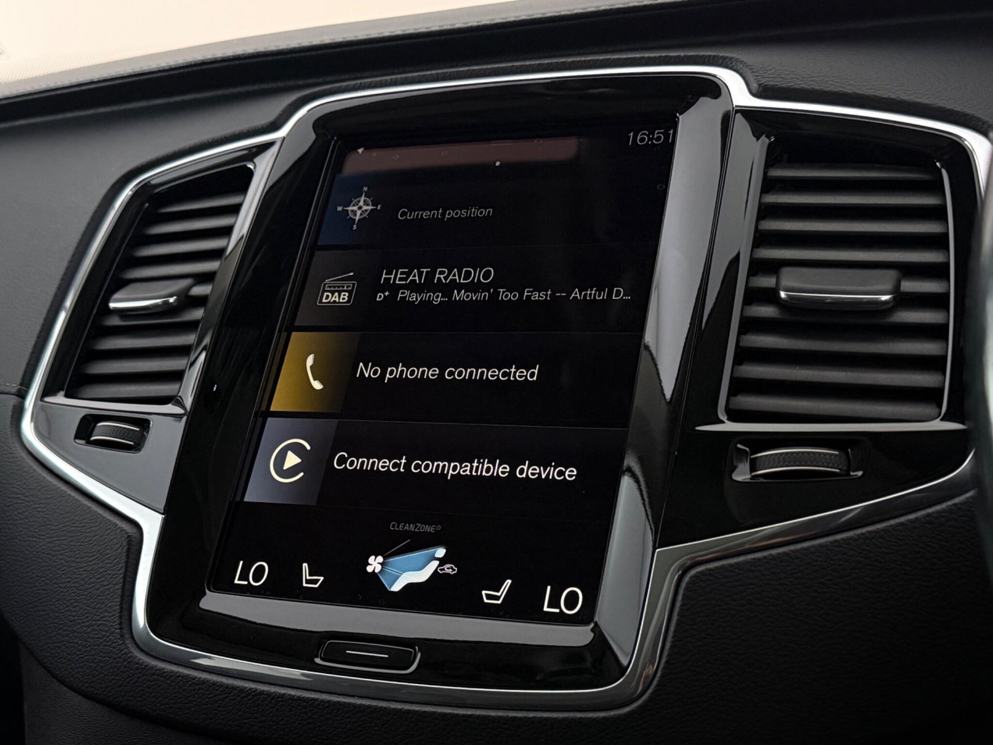 Volvo XC90 view 29