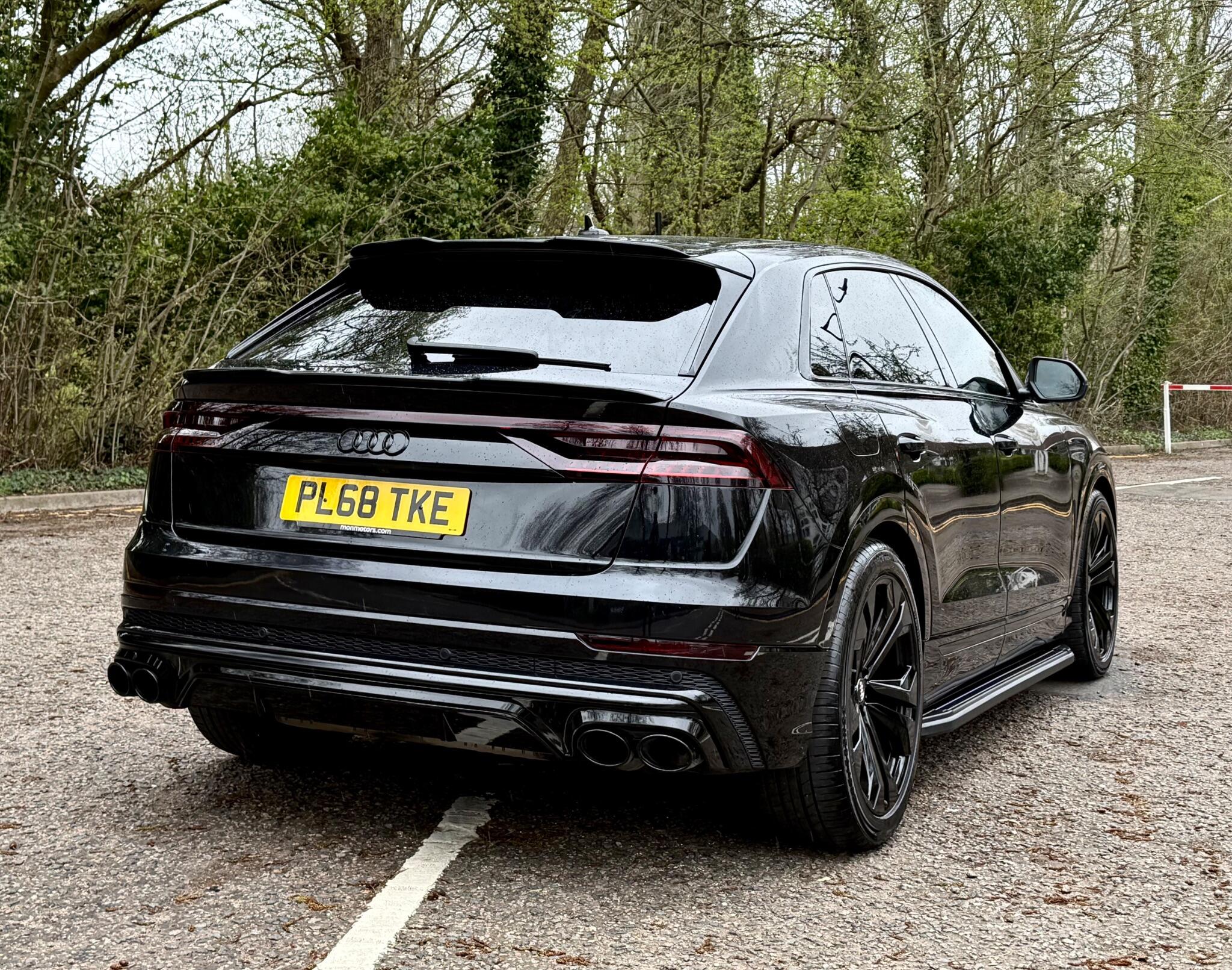 Audi Q8 view 3