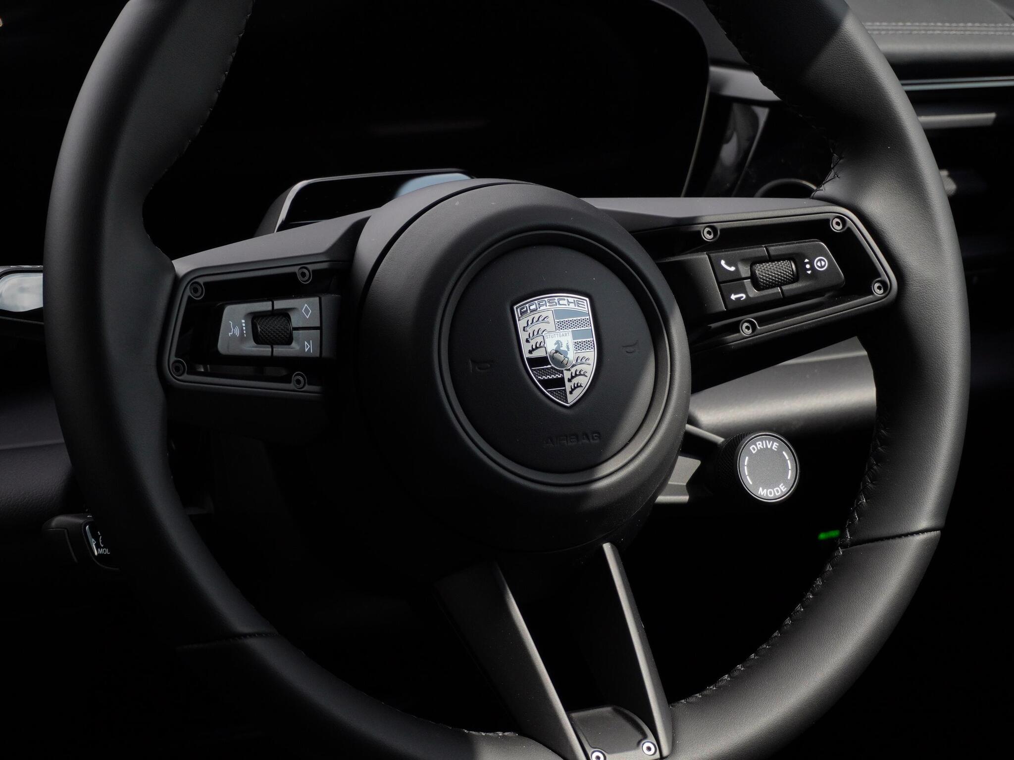 Porsche Macan view 8