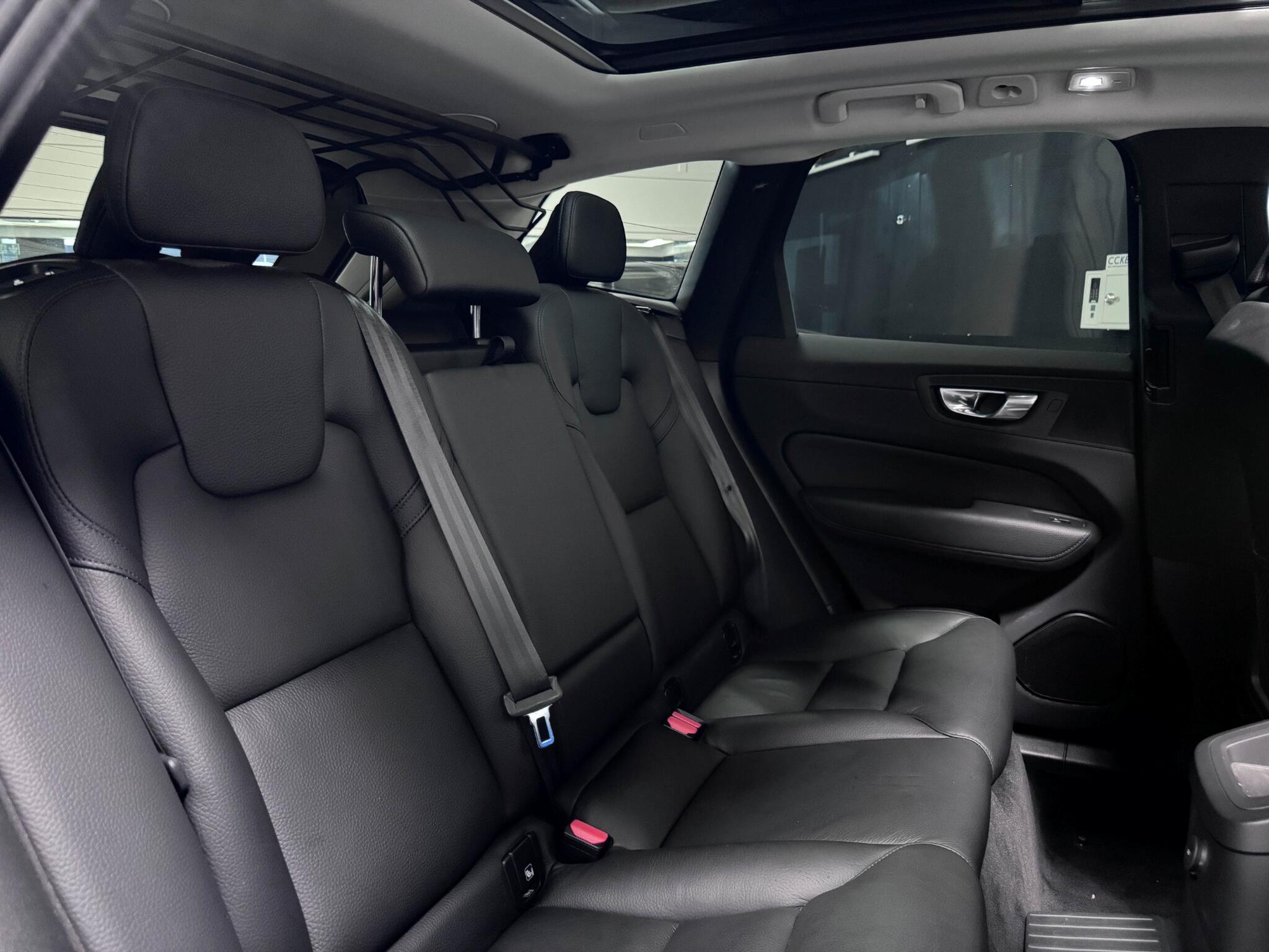 Volvo XC60 view 30
