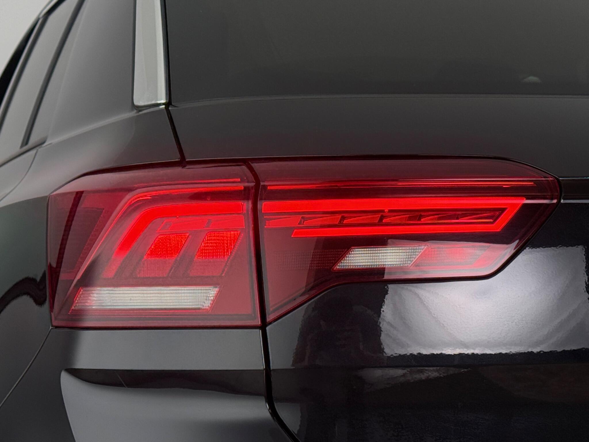 Volkswagen T-Roc view 6