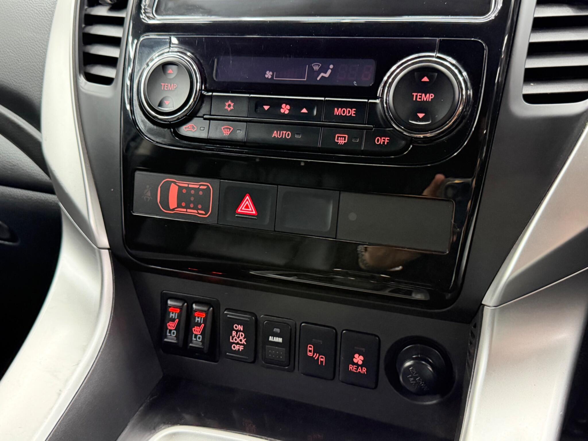 Mitsubishi Shogun Sport view 26
