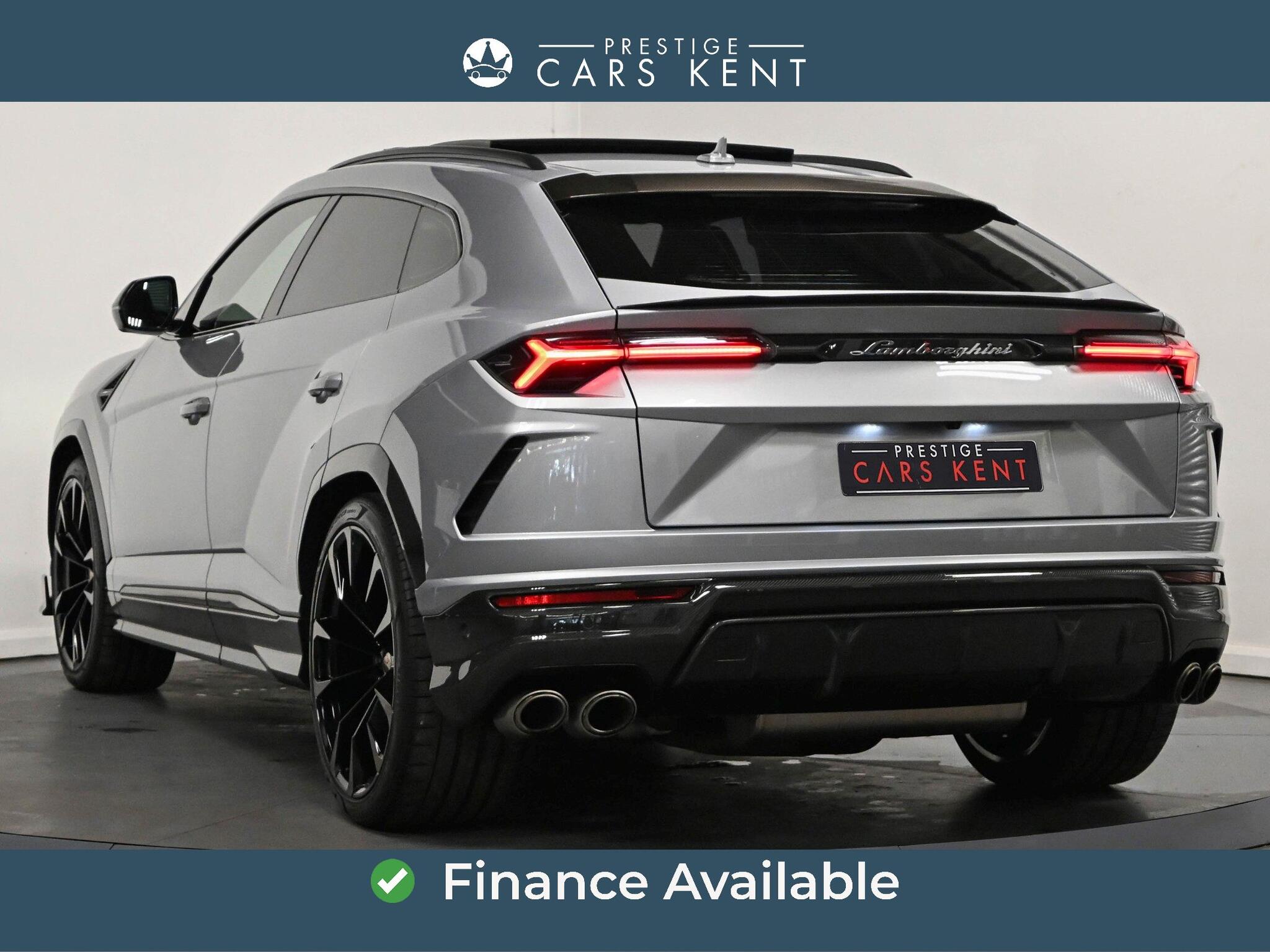 Lamborghini Urus view 3