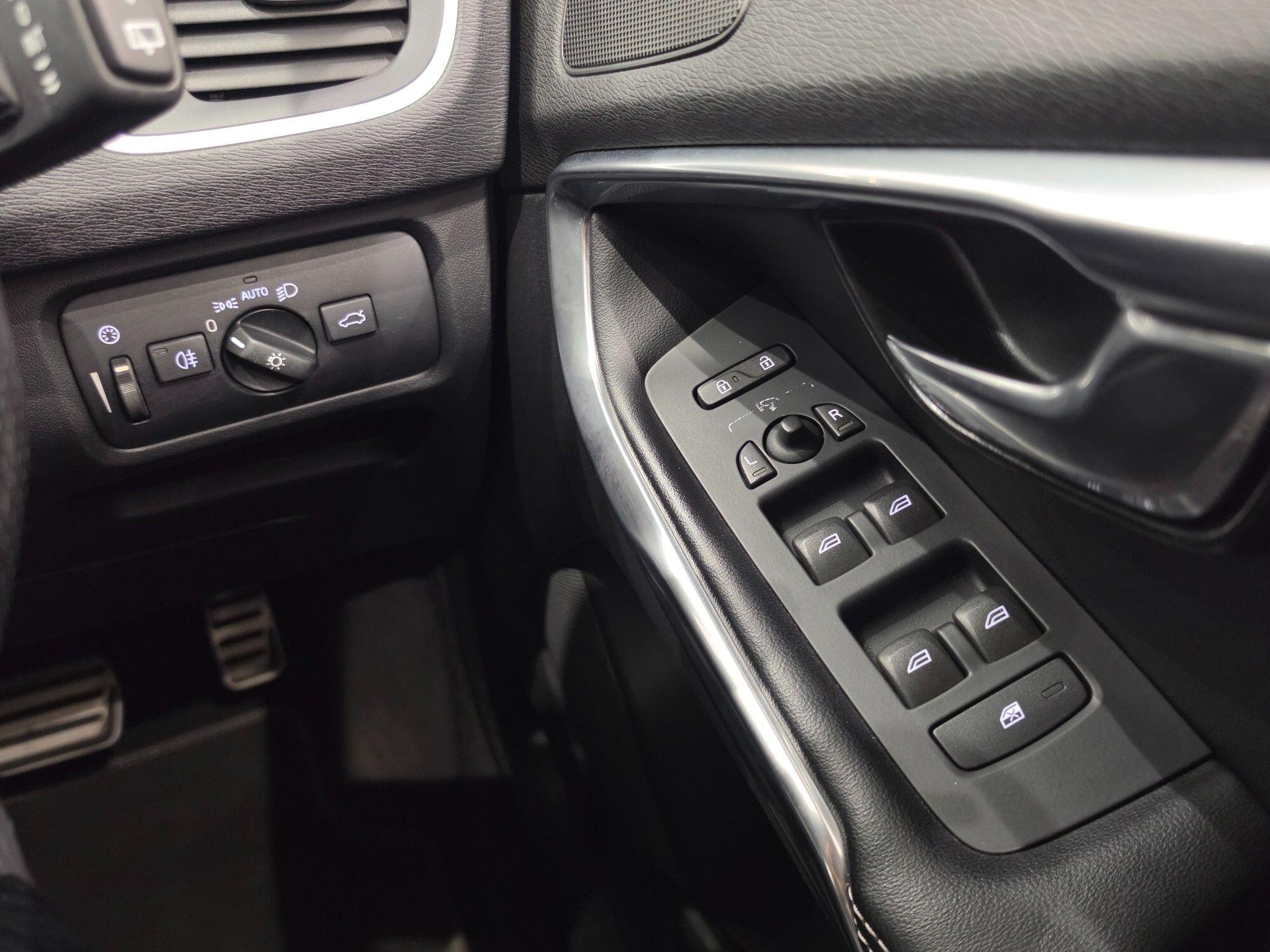 Volvo V40 view 32