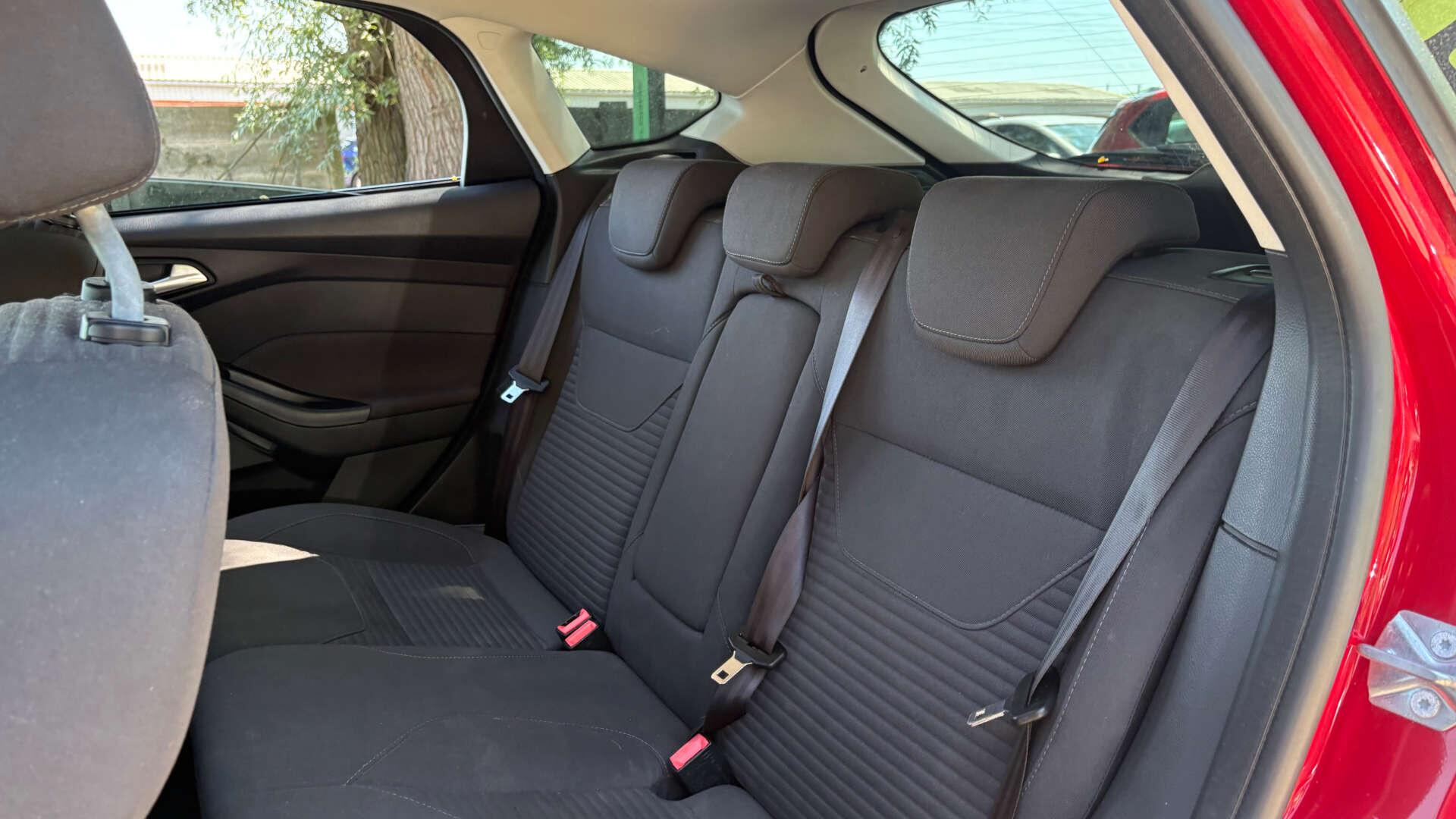 Ford Focus view 11