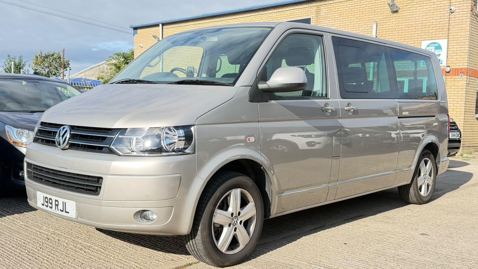 Volkswagen Caravelle view 7