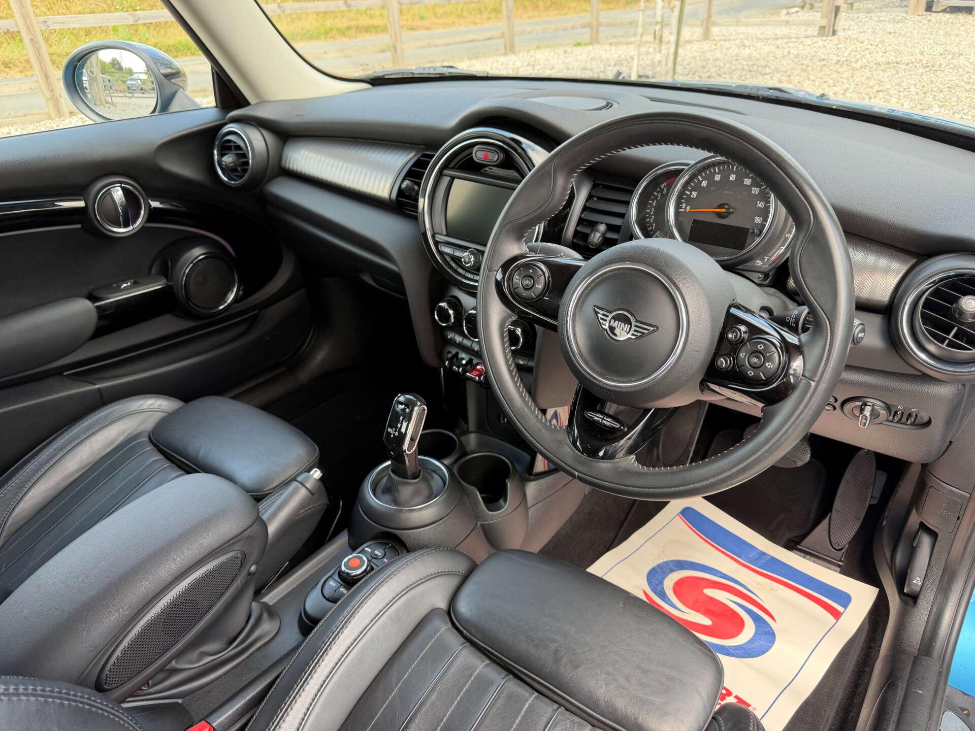 Mini Hatch view 15