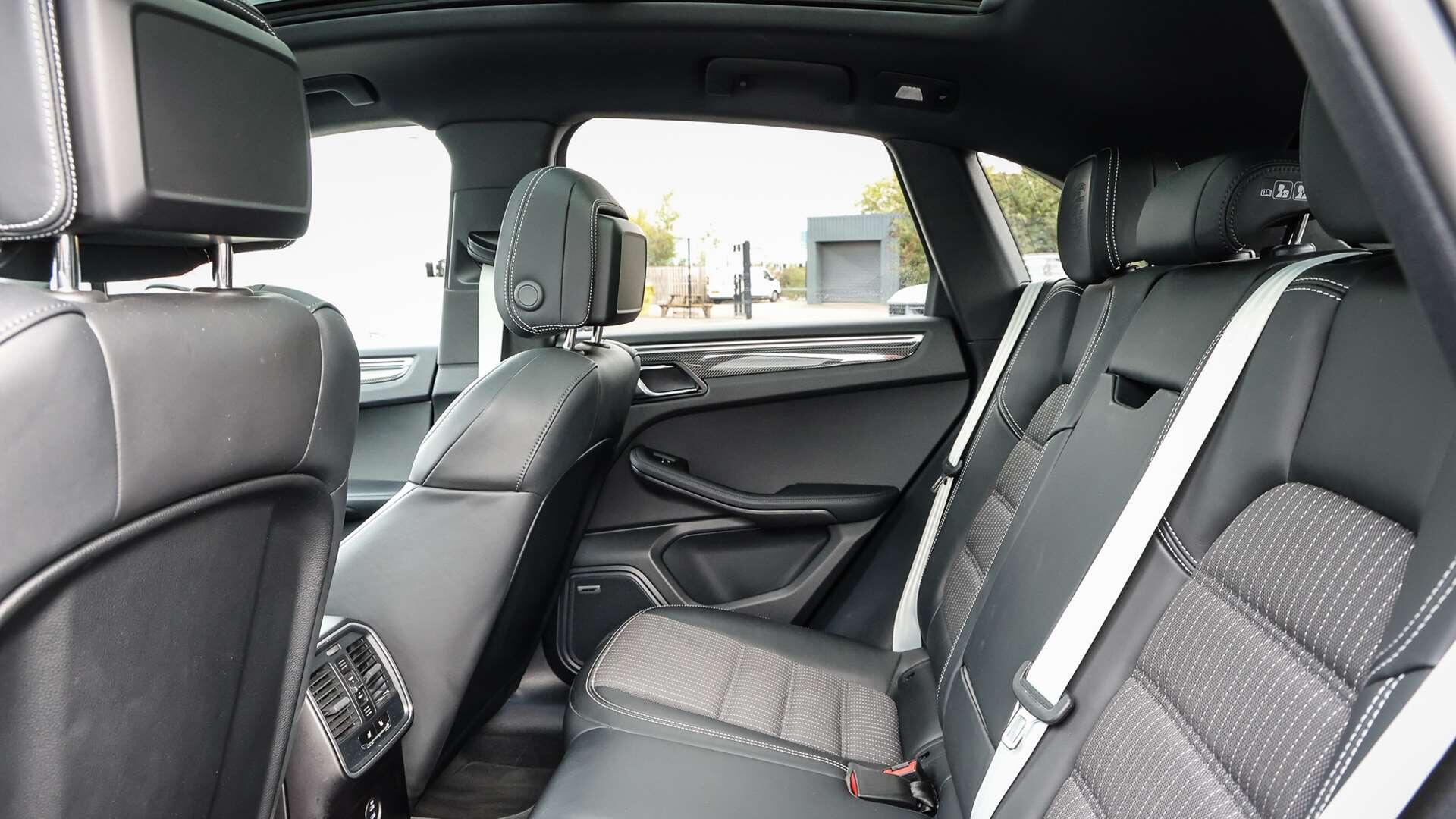 Porsche Macan view 14