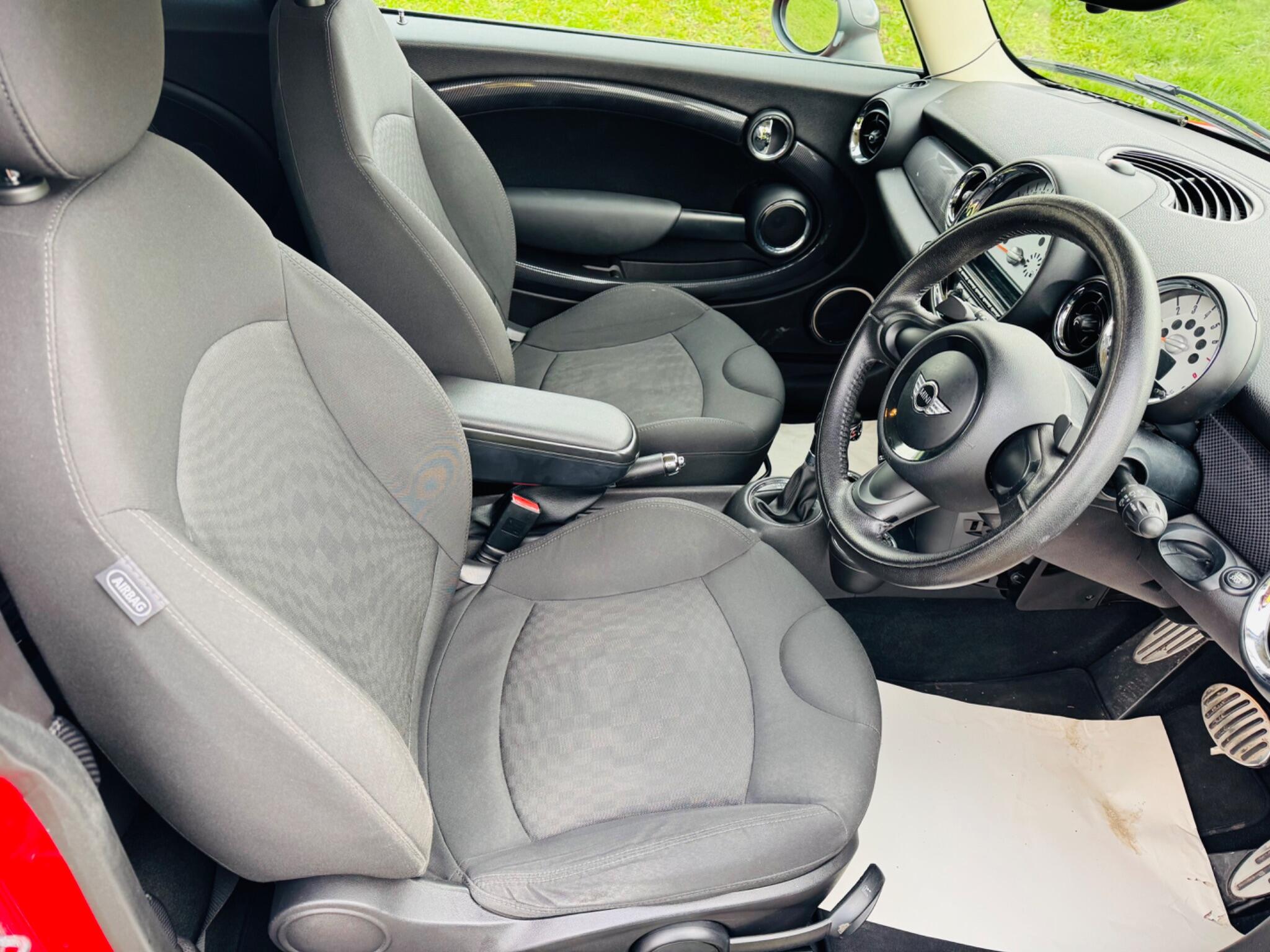 2013 MINI Hatch image 16