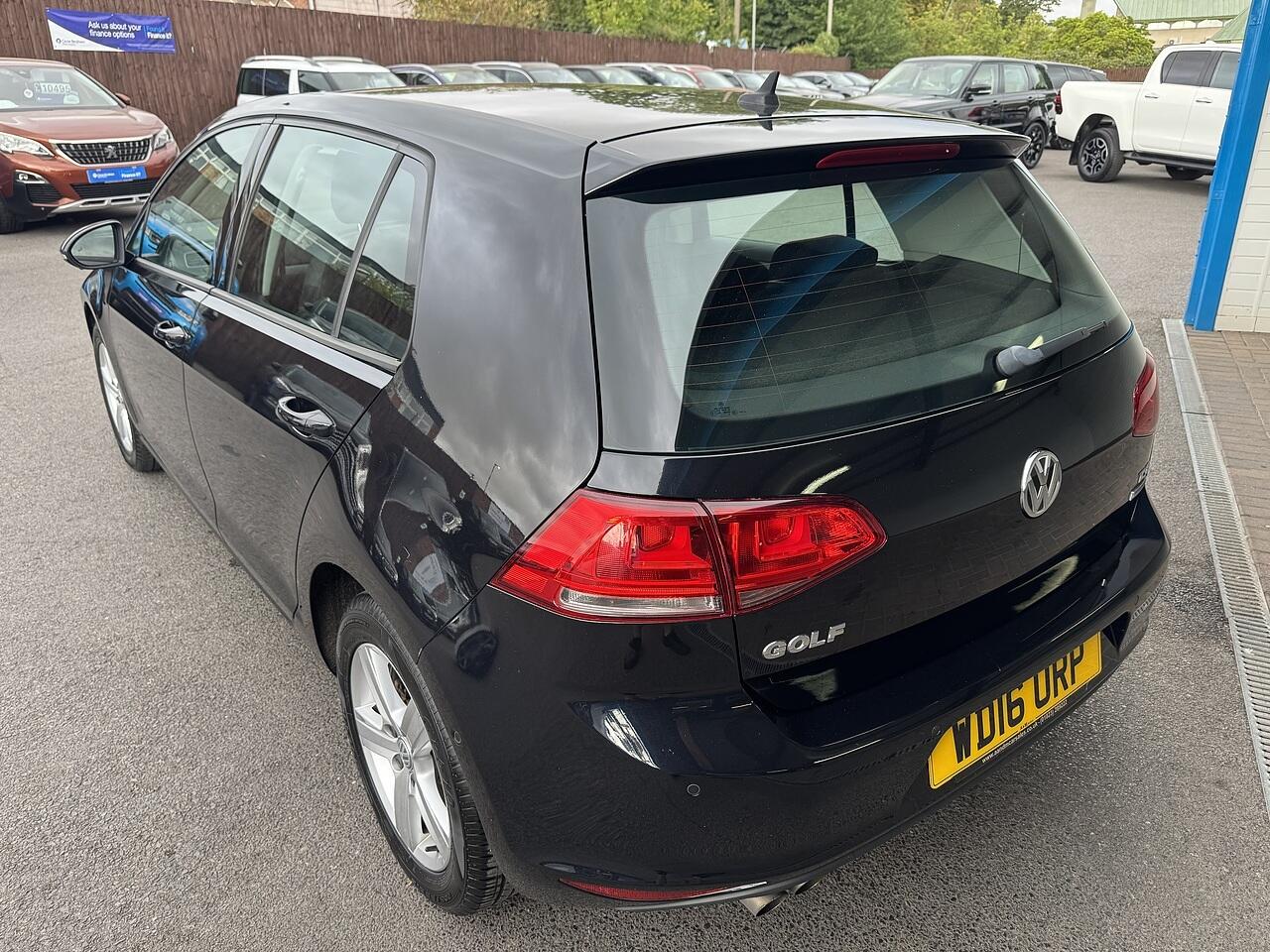 Volkswagen Golf view 6