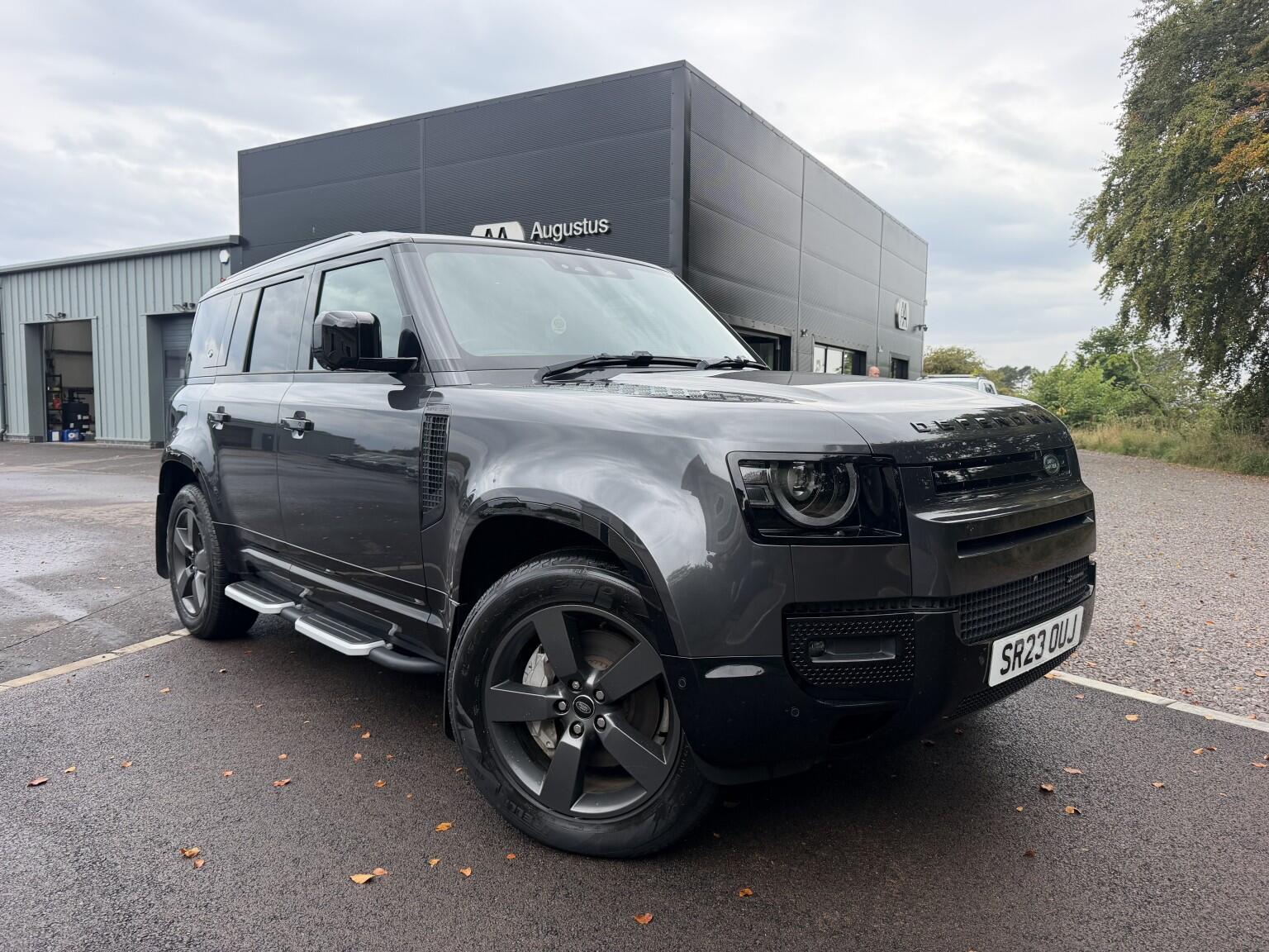 Land Rover Defender 110 view 3